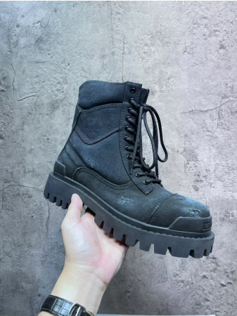 ua Ba*len*cia*ga men's combat strike 20mm boot in (randomly made old style)