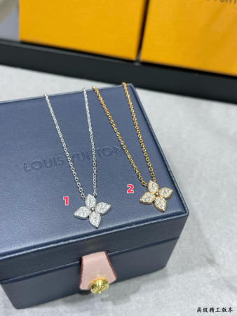 lv single flower full Di*m*nd necklace