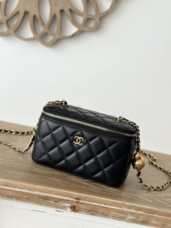 Ch*el vanity with chain 9.5x17x8cm
