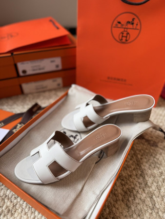 ua H**me5 oasis white sandal