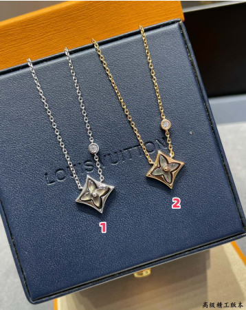 l0*is V*t0n natural gray shell square necklace