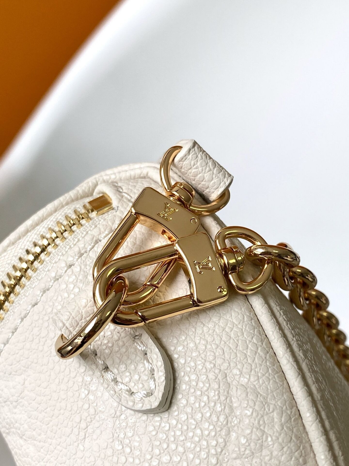 LV Mini Bumbag M83275 17x12x9.5cm