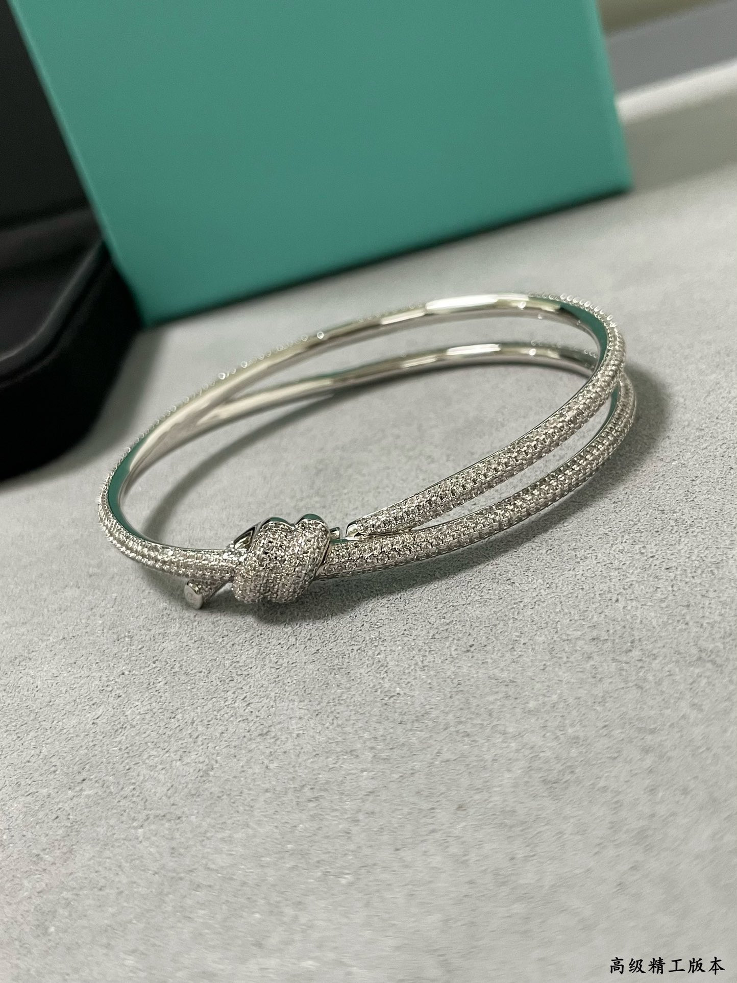 t*f*ny & co. t wire knot full Di*m*nd bracelet