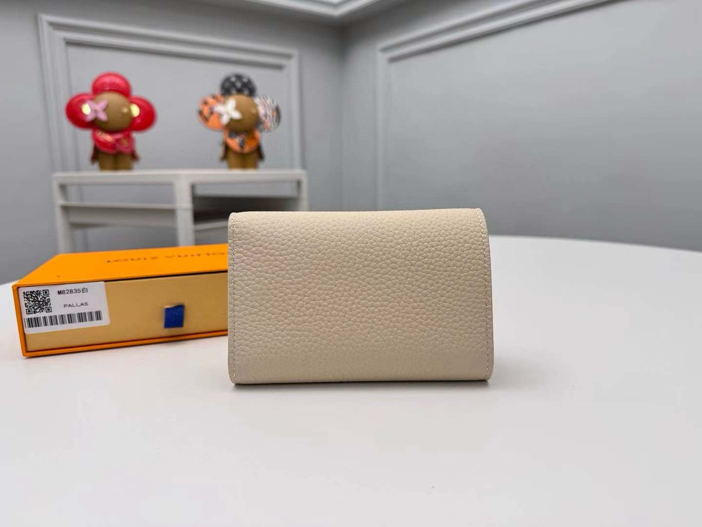 LV Portefeuille Capucines Compact M11363 13.5 x 9.5 x 3 cm