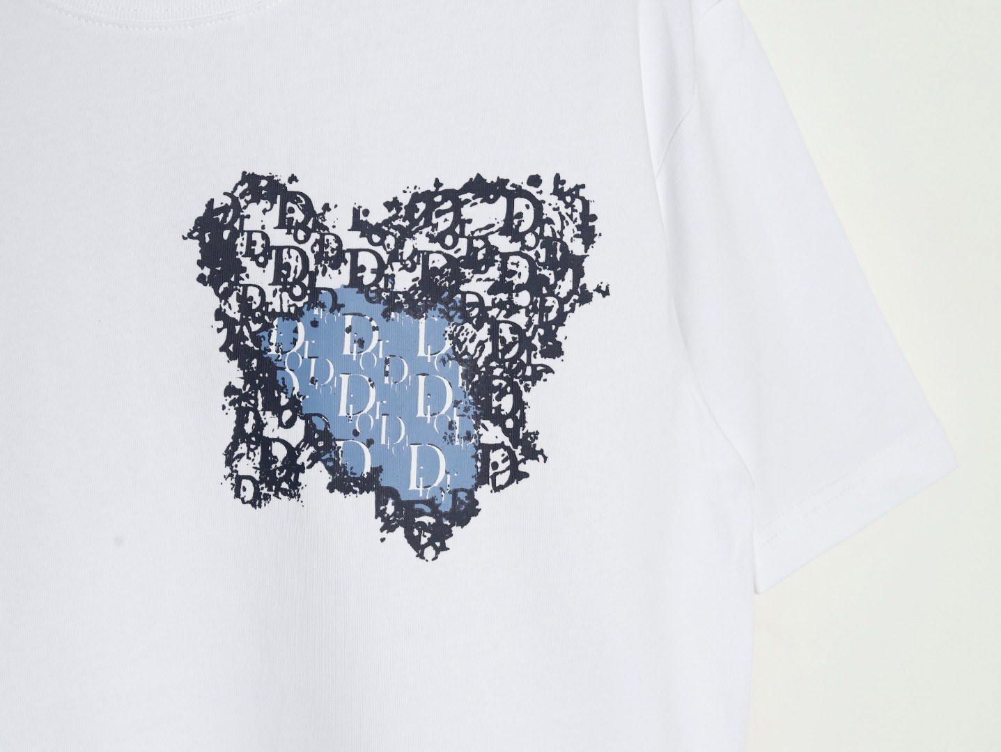 D*or short-sleeved t-shirt
