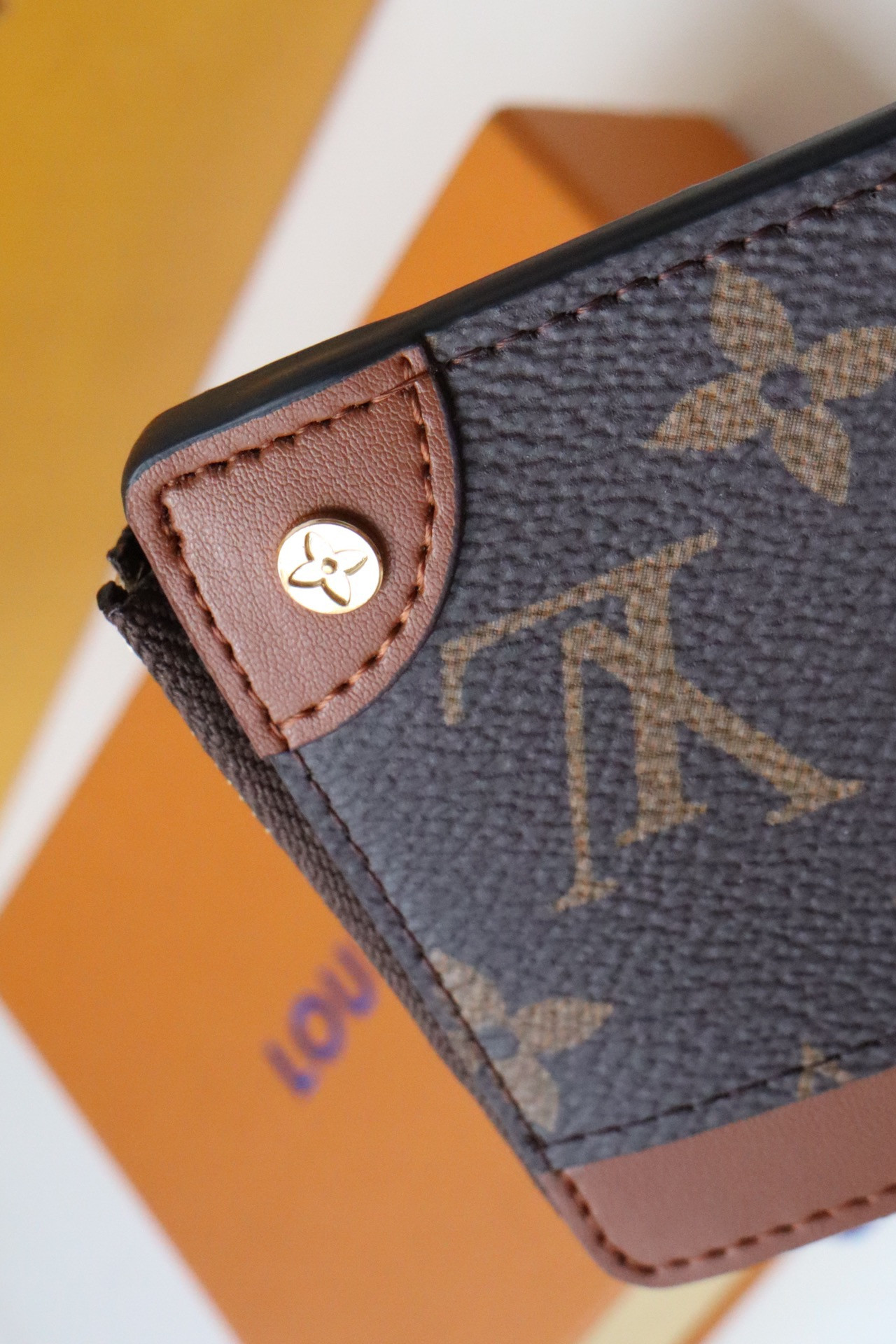 LV MULTI CARD HOLDER TRUNK M80556