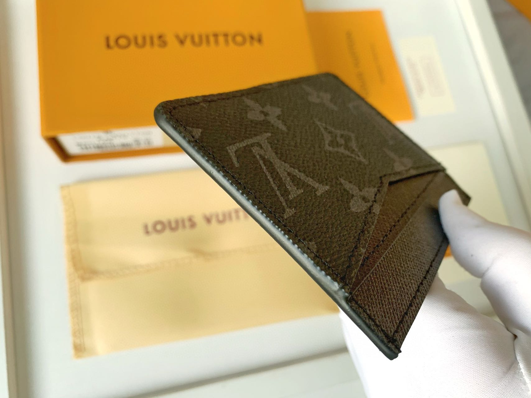 l0*is V*t0n lv card holder black 8x11cm