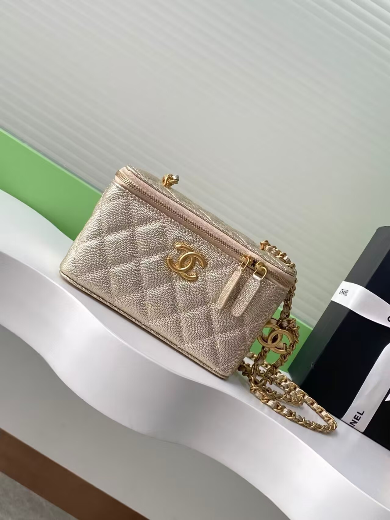 Ch*el vanity with chain 9.5x17x8cm
