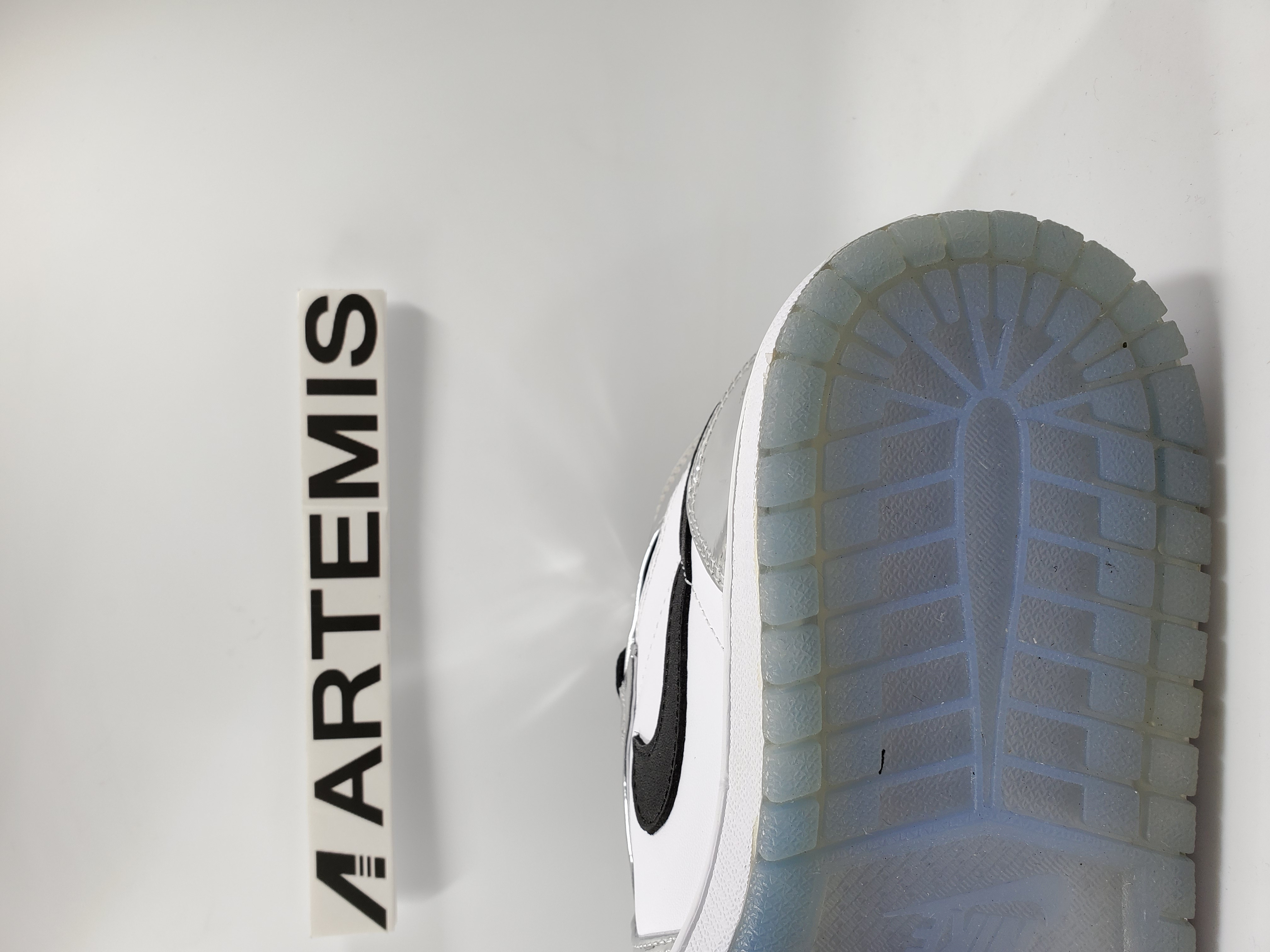 Air Jordan 1 Retro High Think 16 (Pass the Torch)