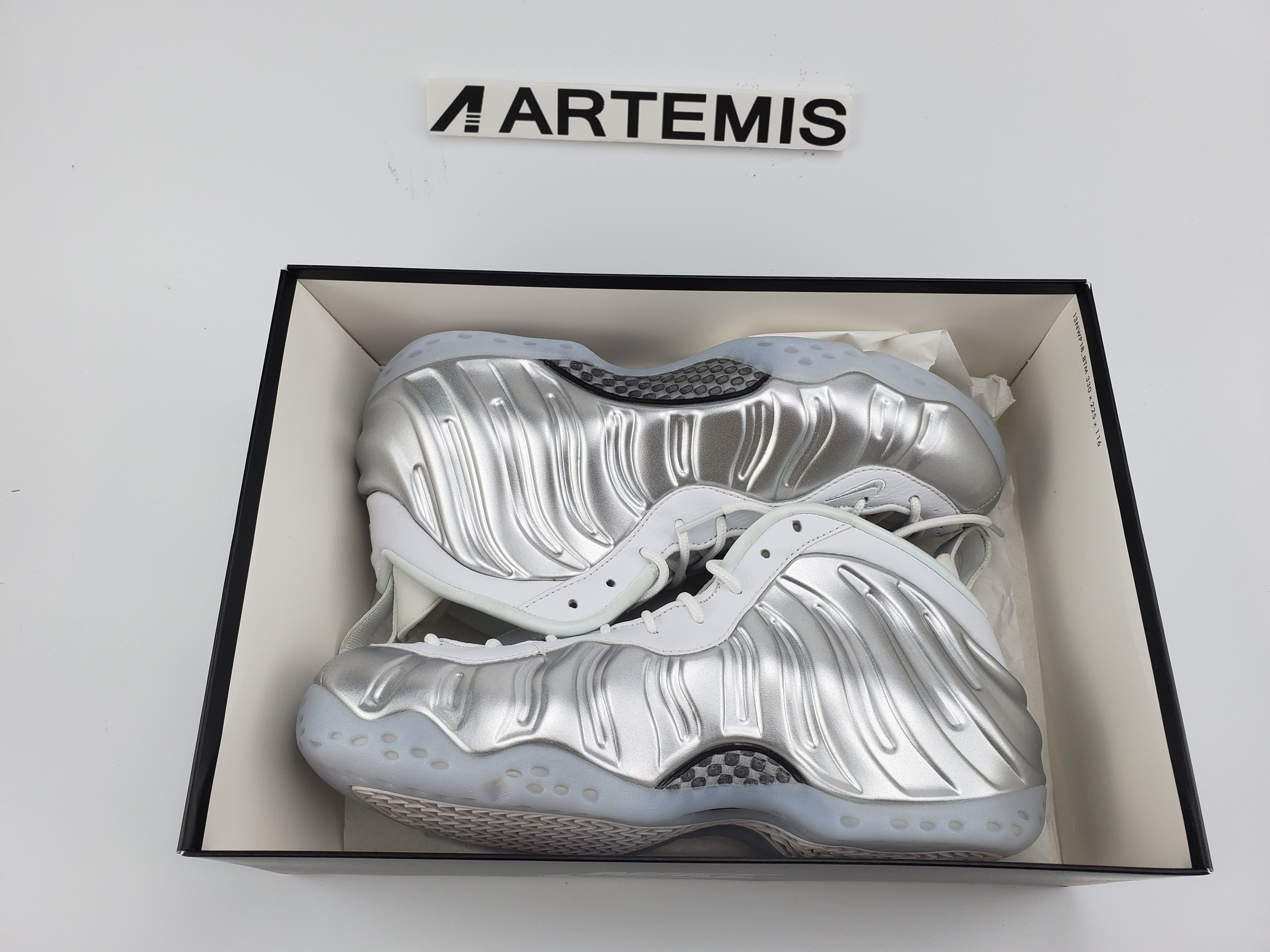 air foamposite one Ch*0me white