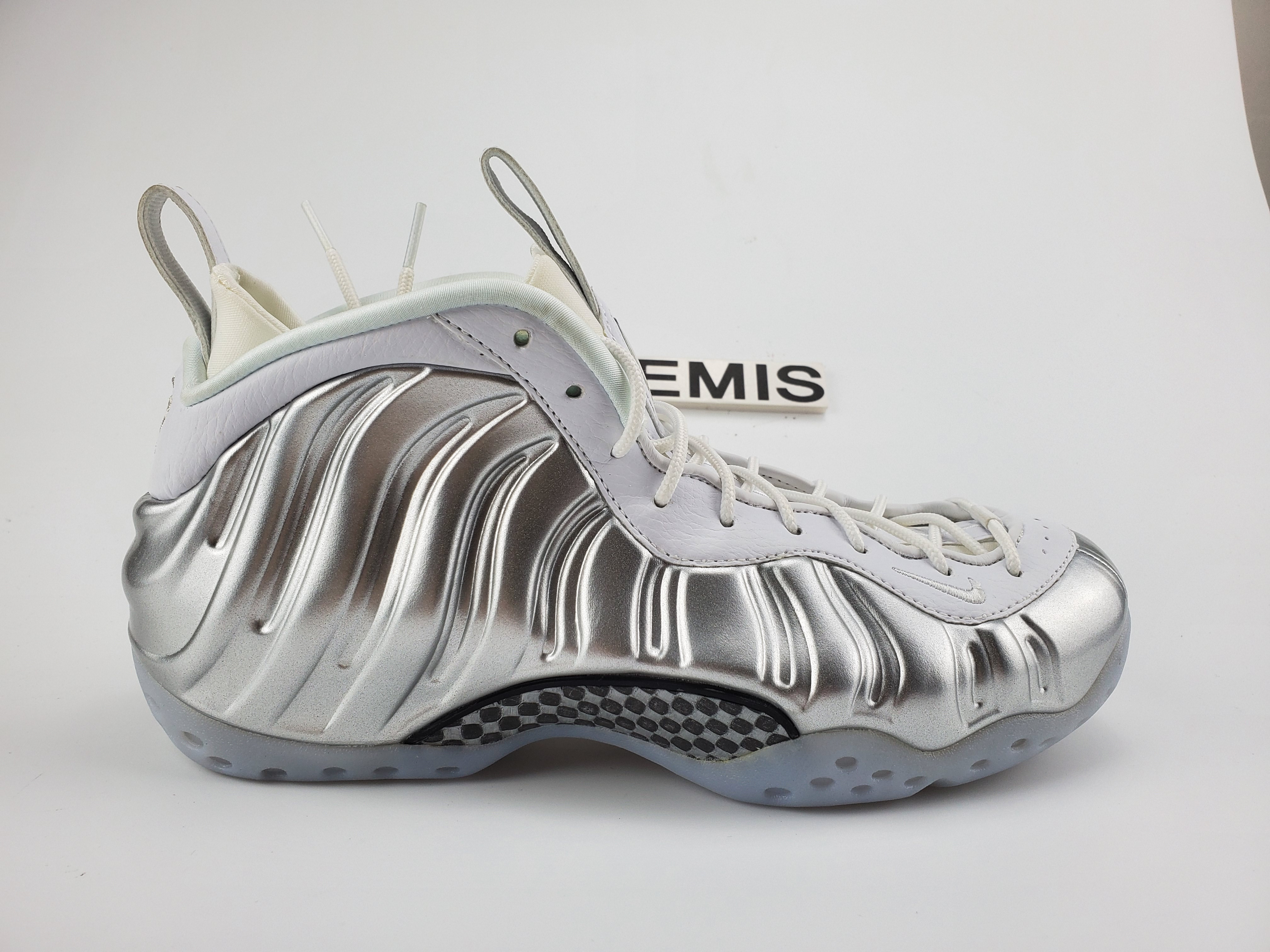 air foamposite one Ch*0me white