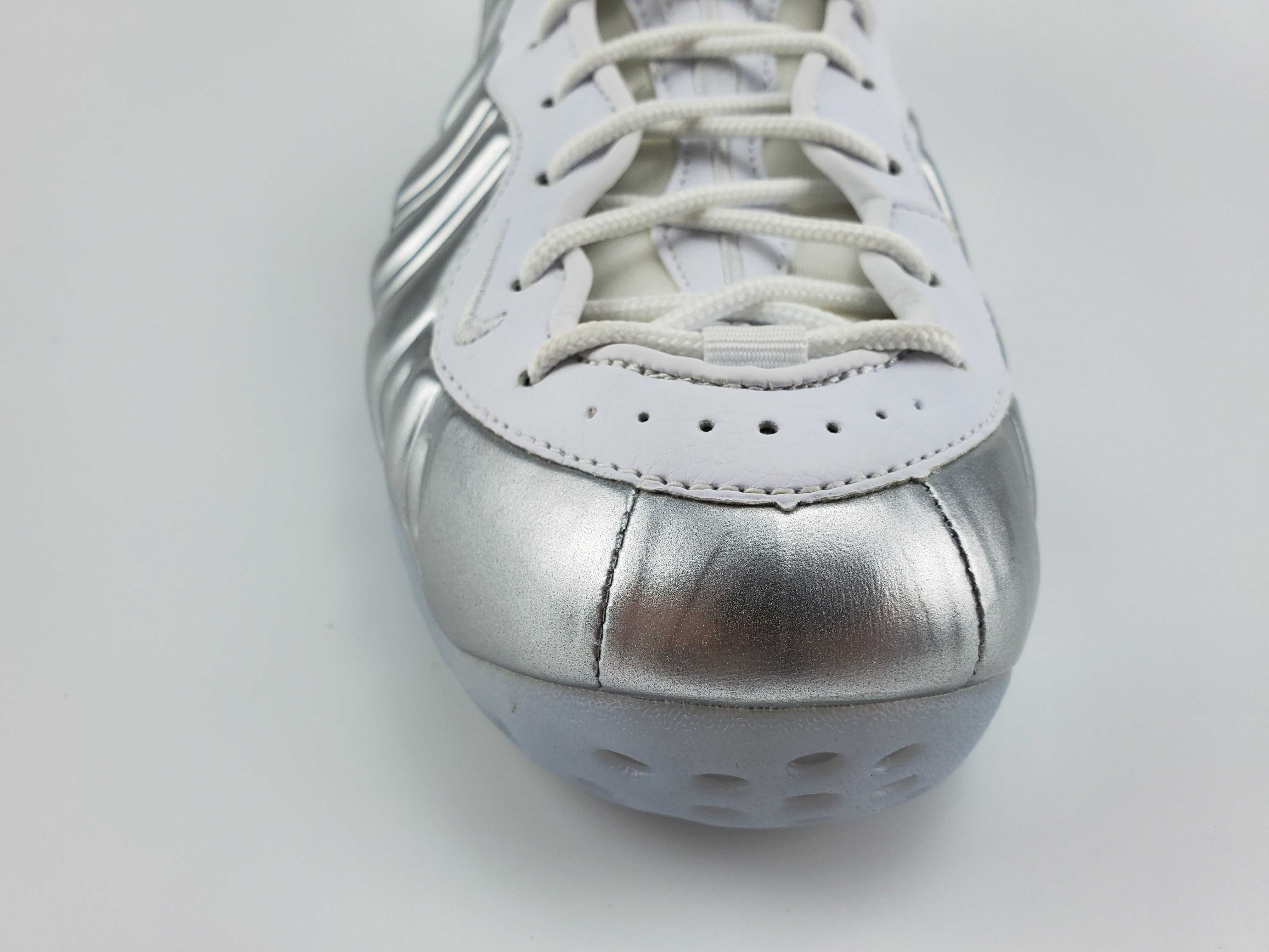 air foamposite one Ch*0me white