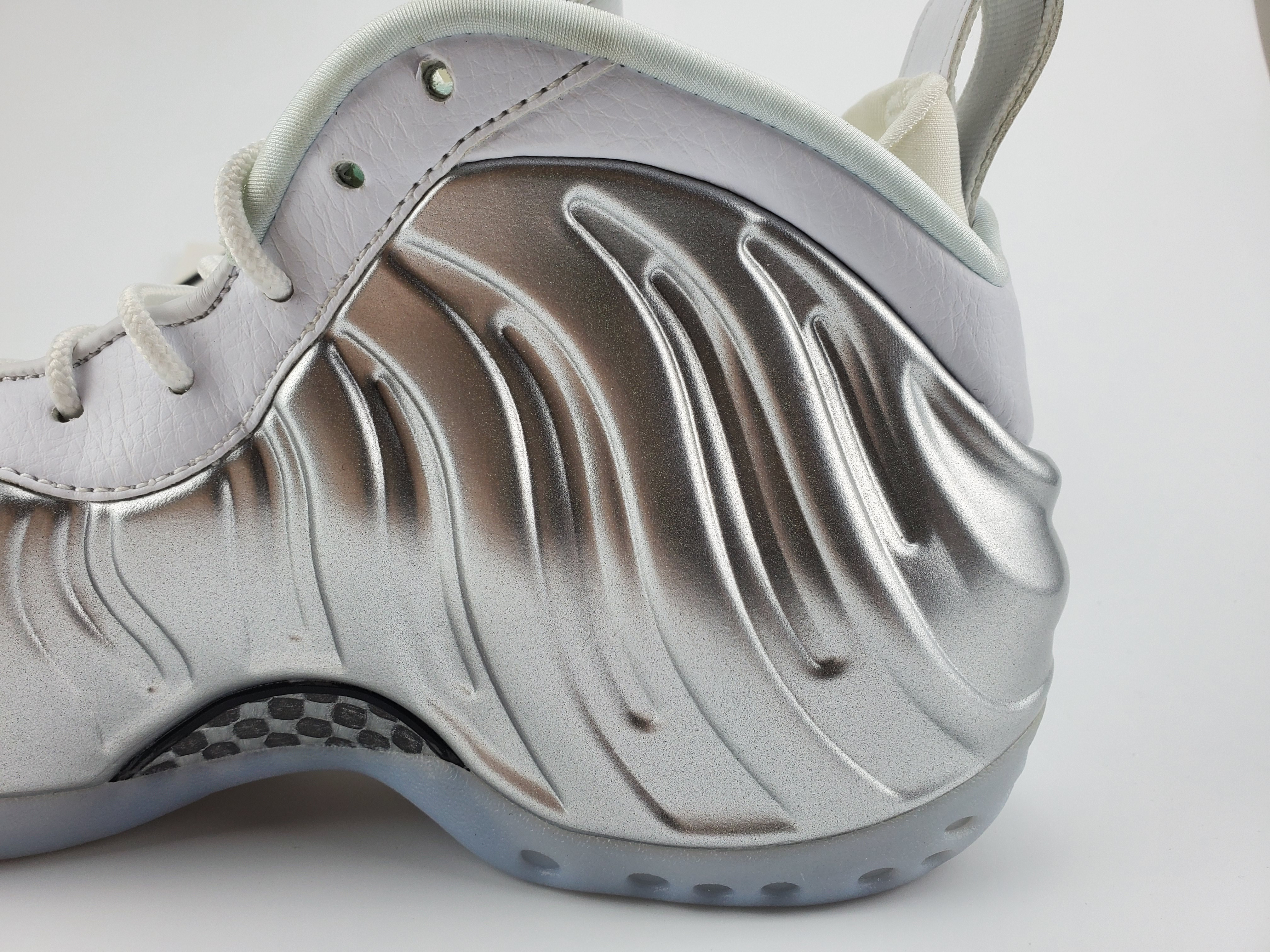 air foamposite one Ch*0me white