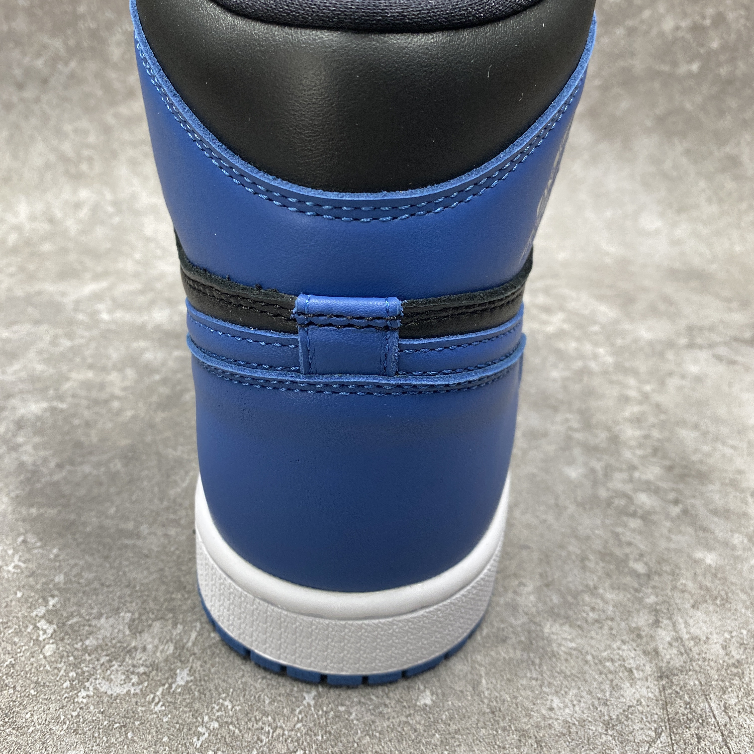 Air Jordan 1 Retro High OG Dark Marina Blue