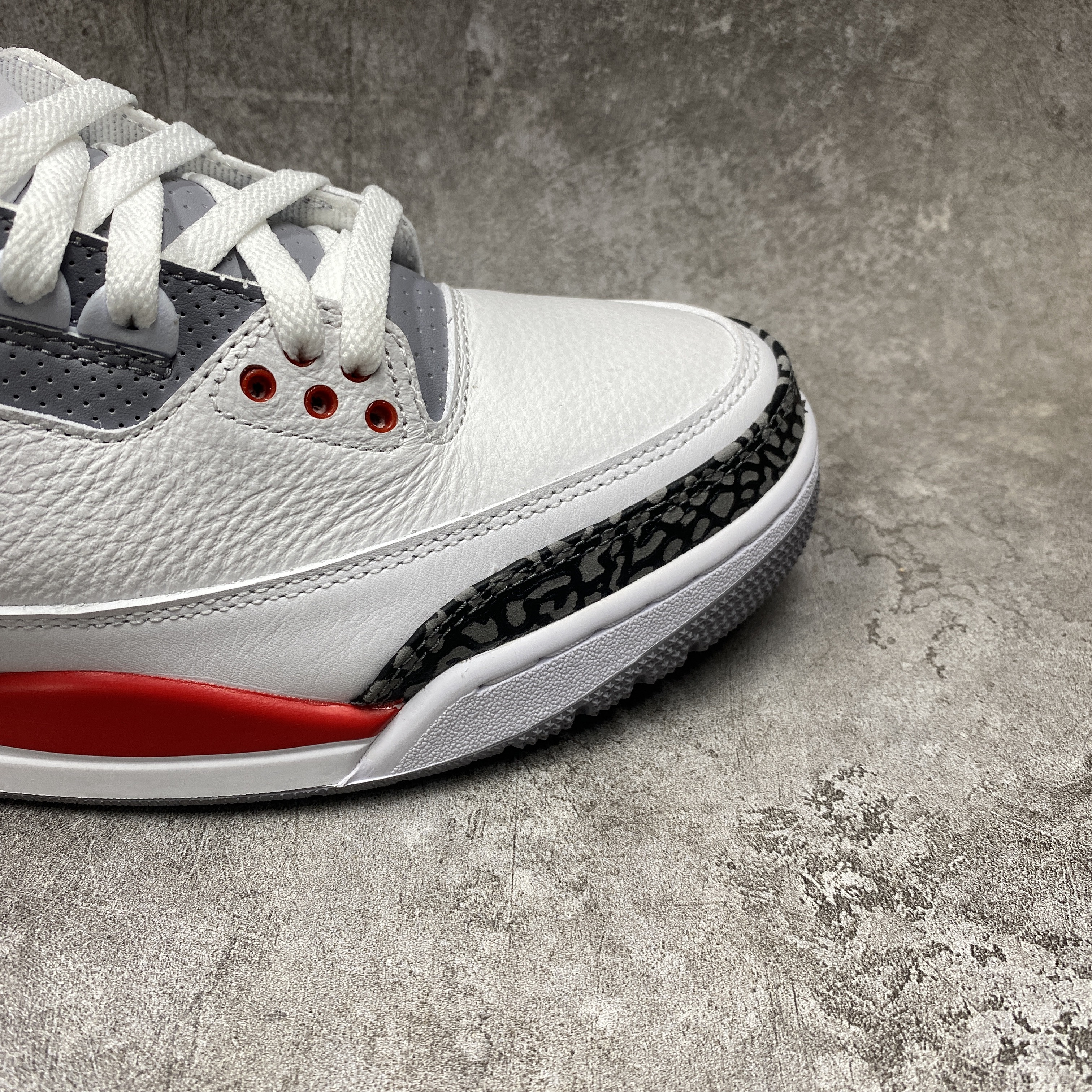 Air Jordan 3 OG “Fire Red” 2022