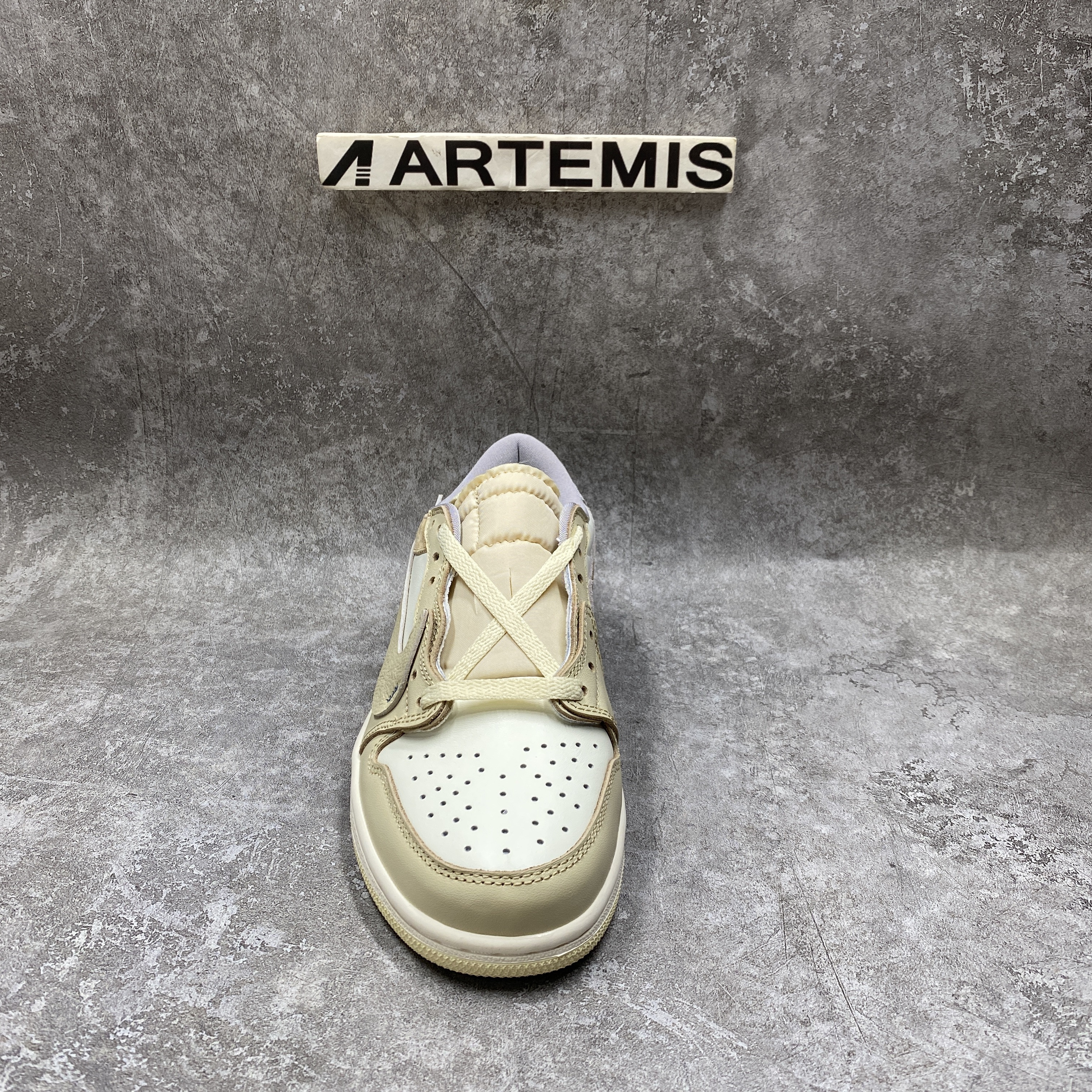 Off-White x Nike Air Jordan 1 Low