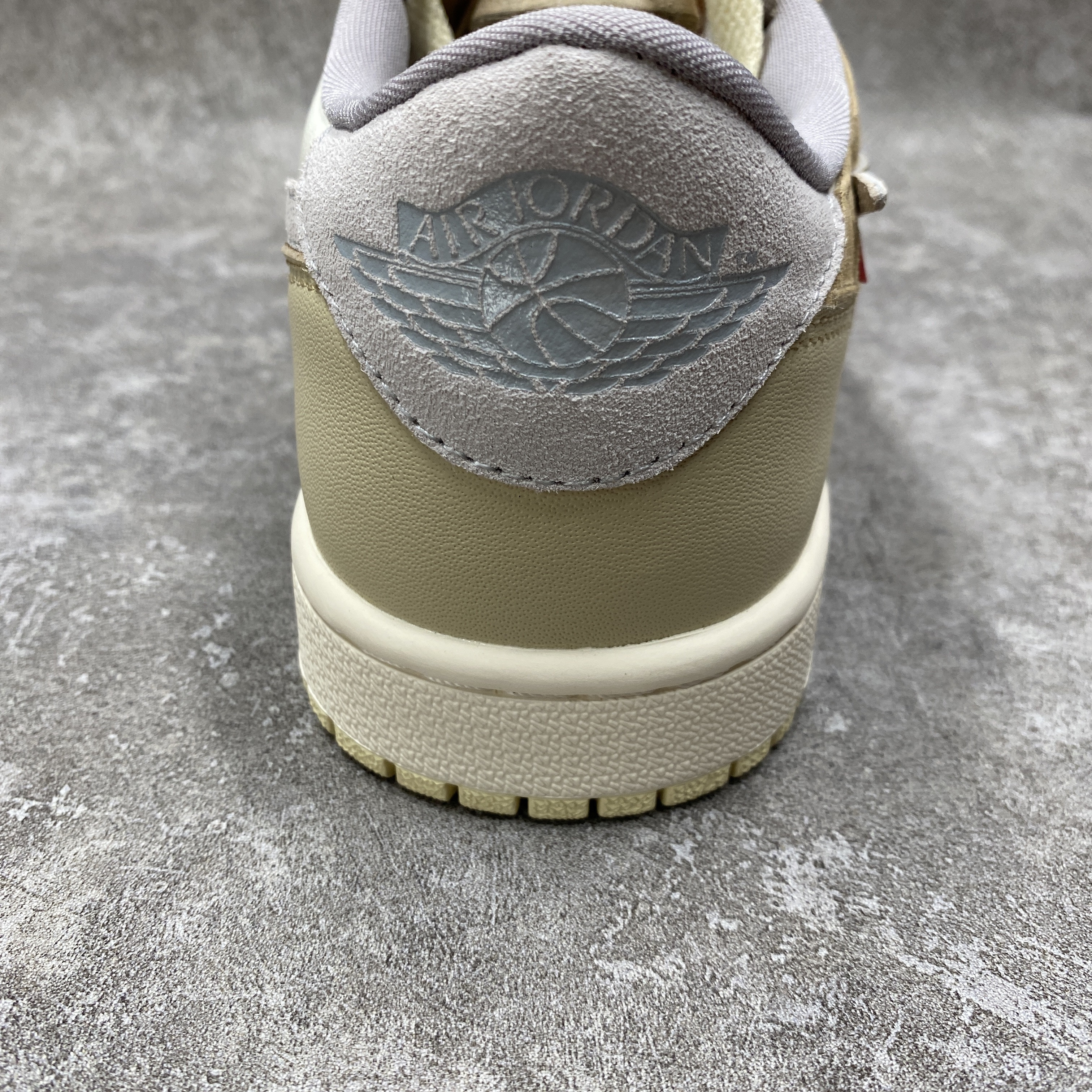 Off-White x Nike Air Jordan 1 Low