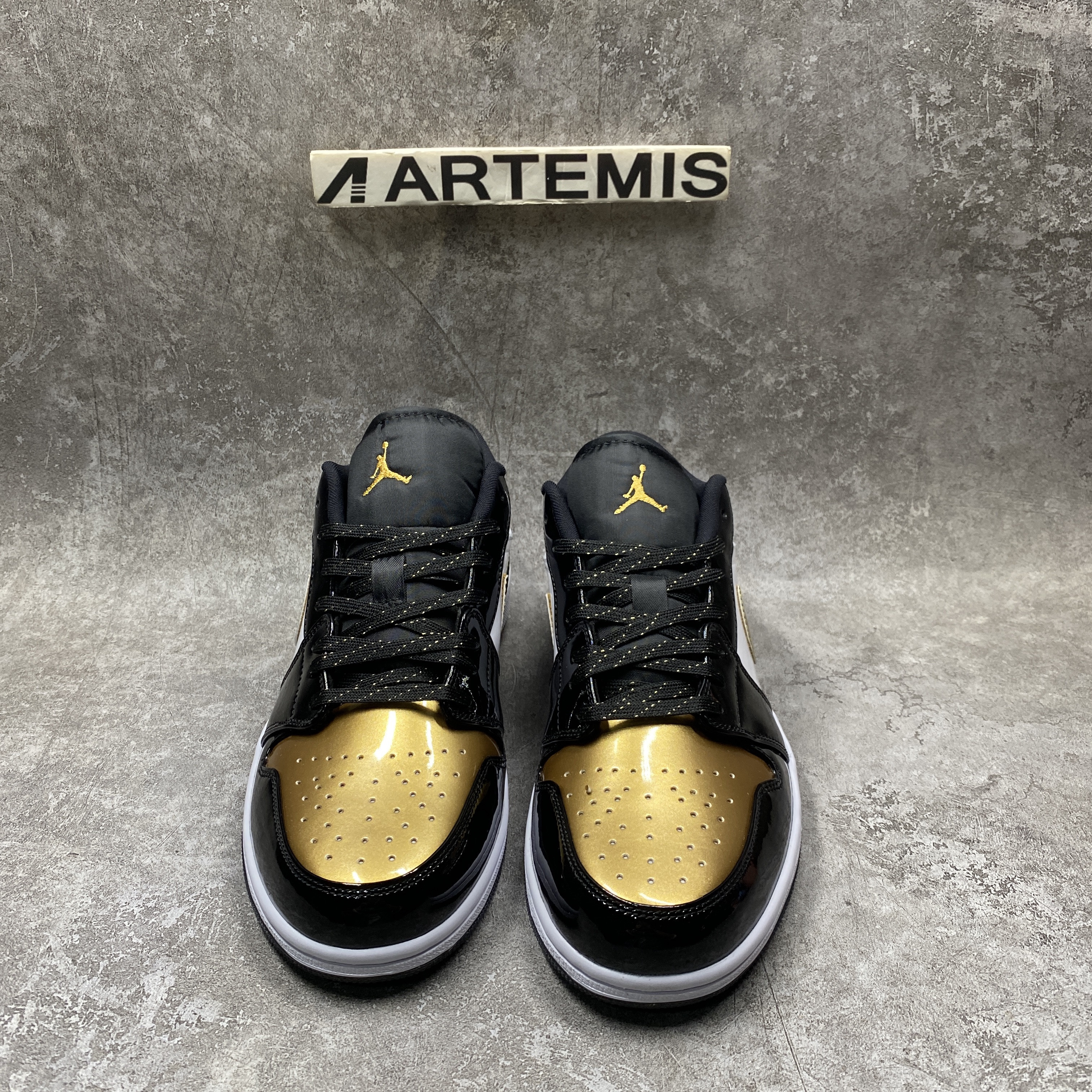 Air Jordan 1 Low SE Gold Toe