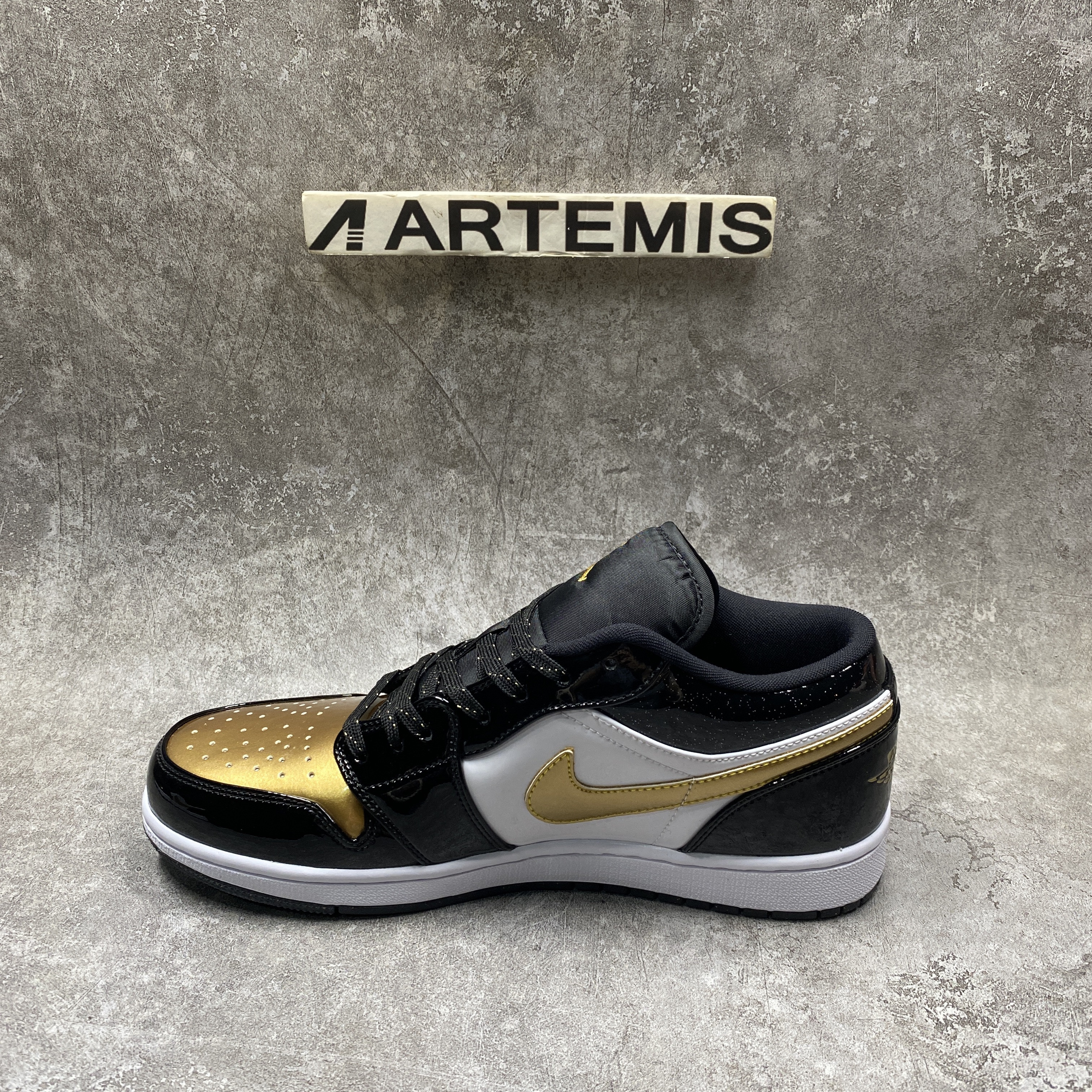 Air Jordan 1 Low SE Gold Toe