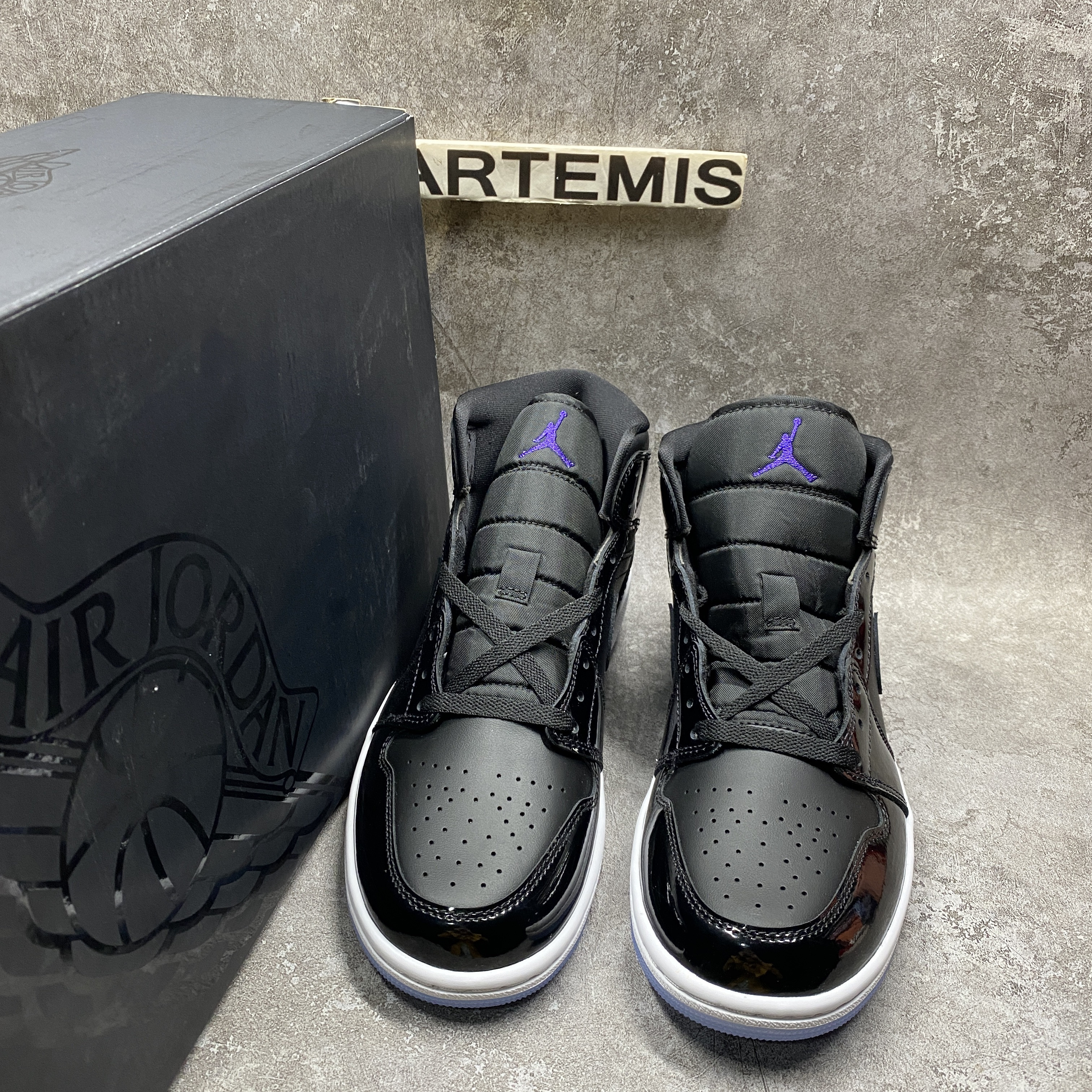 Air Jordan 1 Mid SE Space Jam
