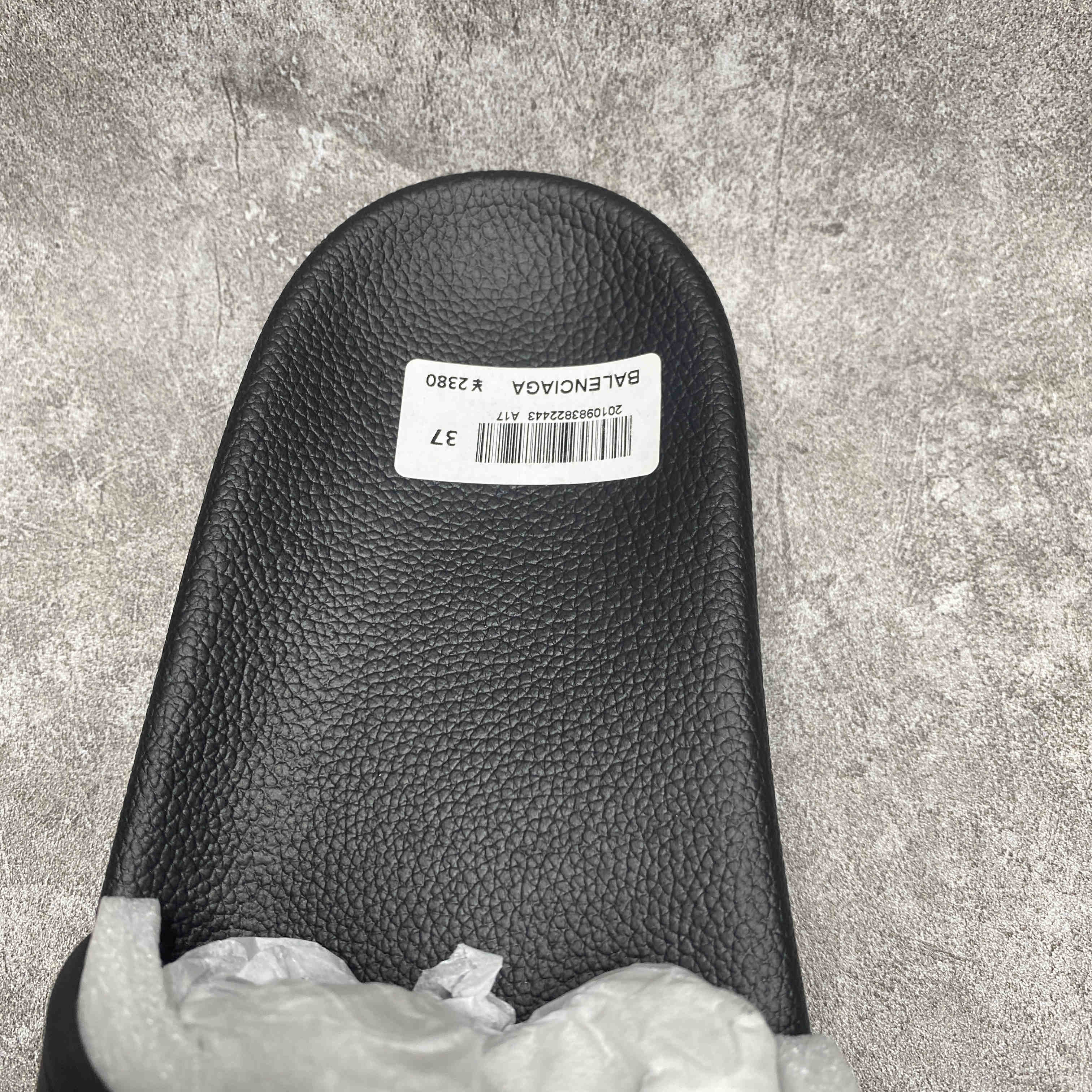 Ba*len*cia*ga pool slide black white