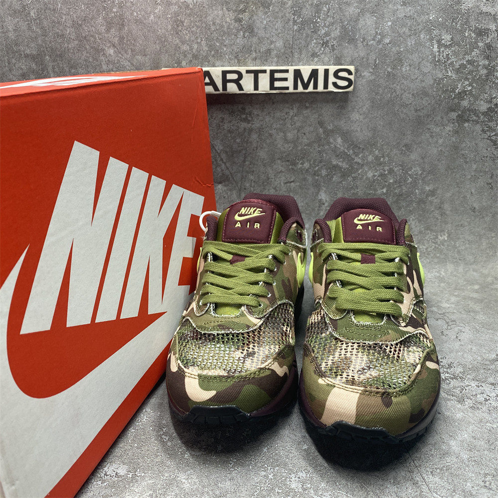 UA Nike Air Max 1