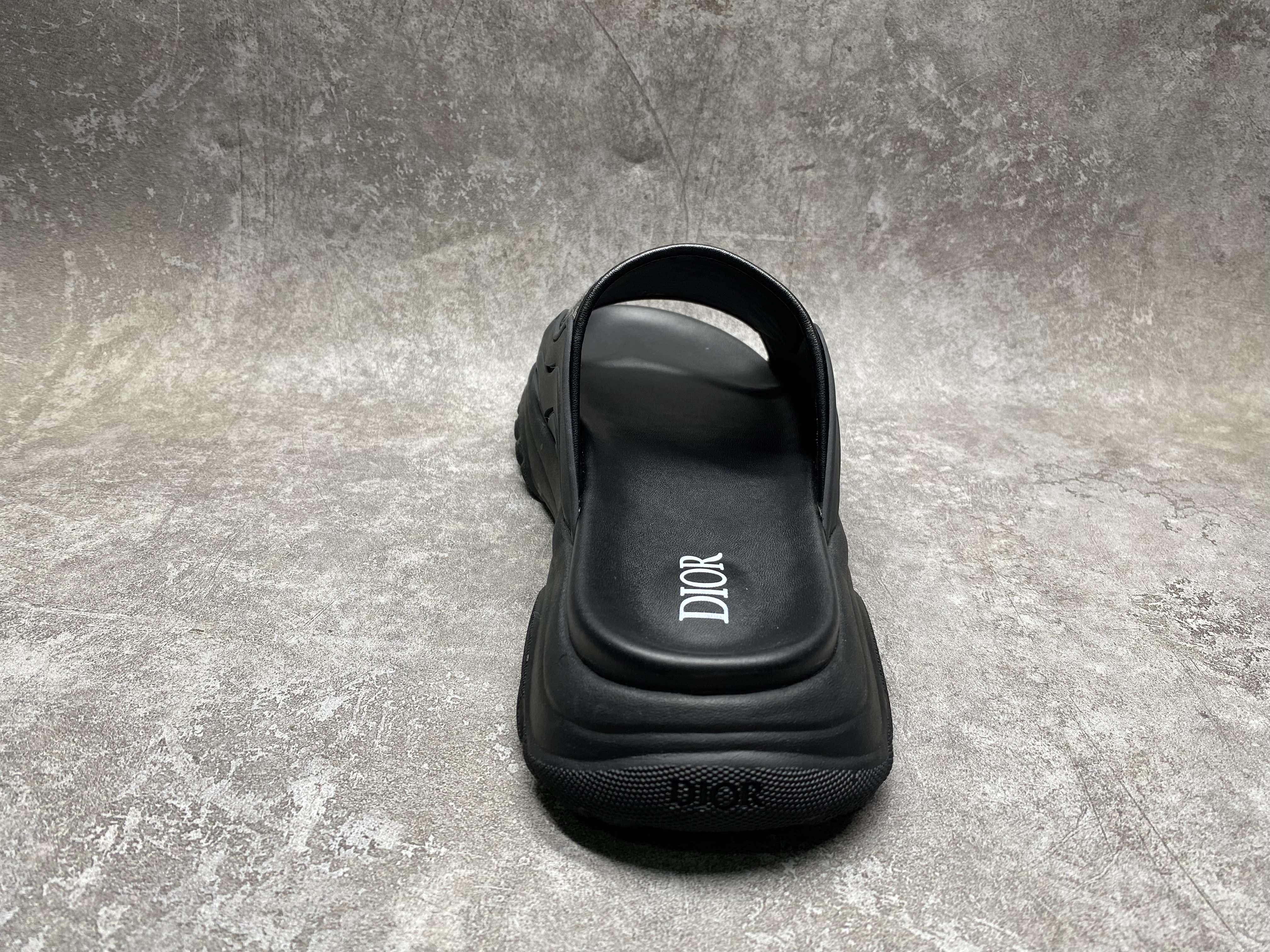 ua D*or sandal