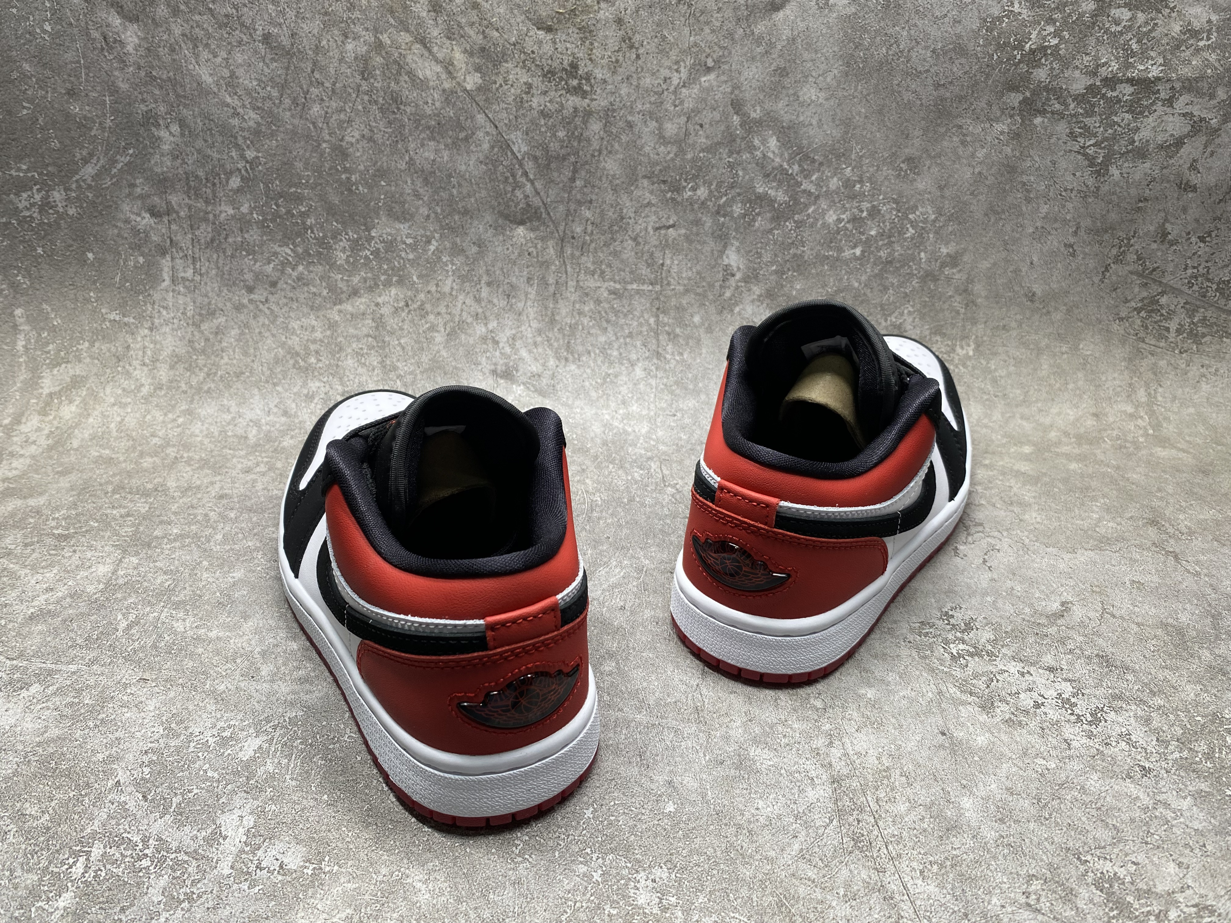 UA AIR JORDAN 1 LOW SE