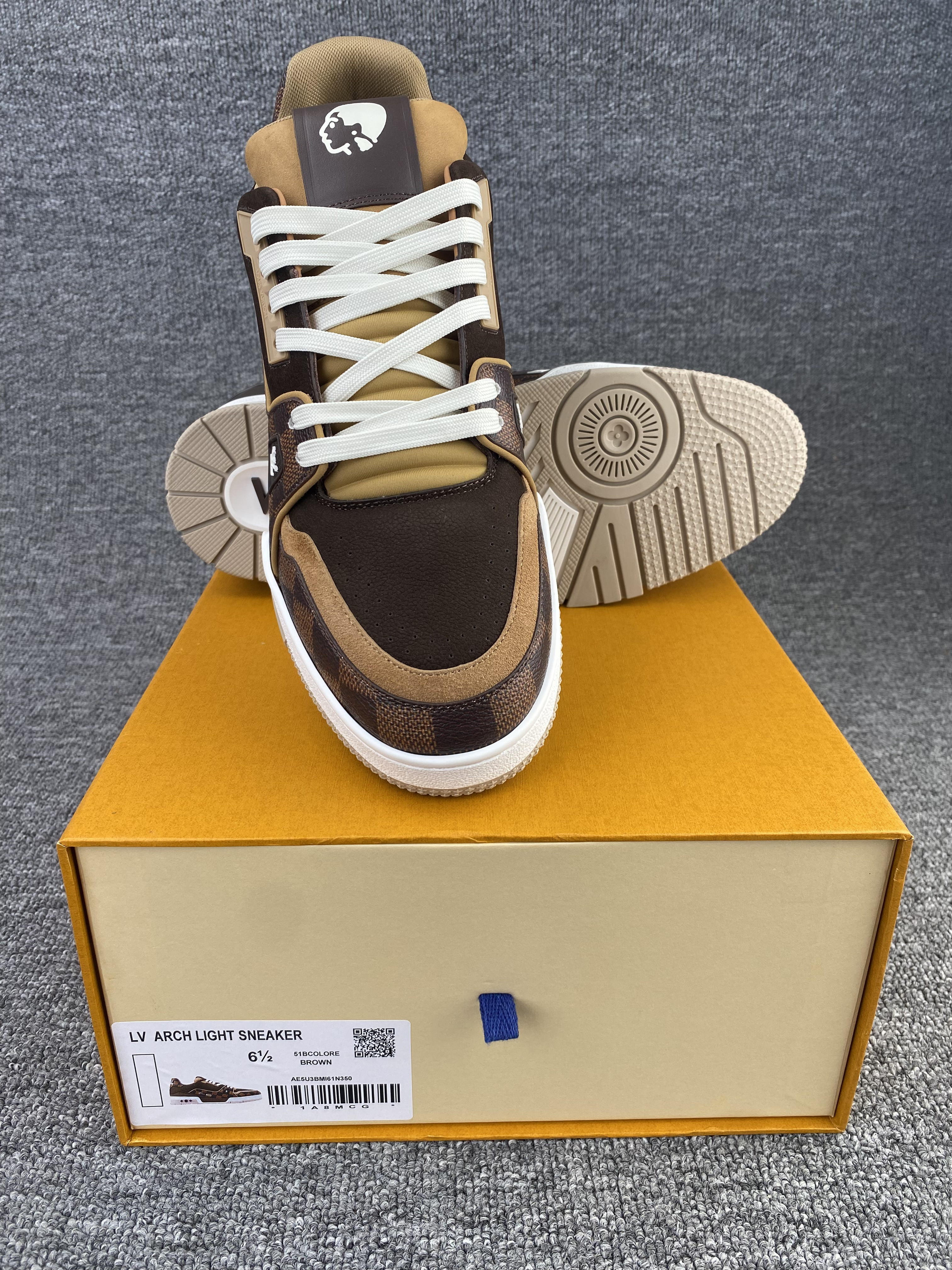 UA LV trainer Sneakers