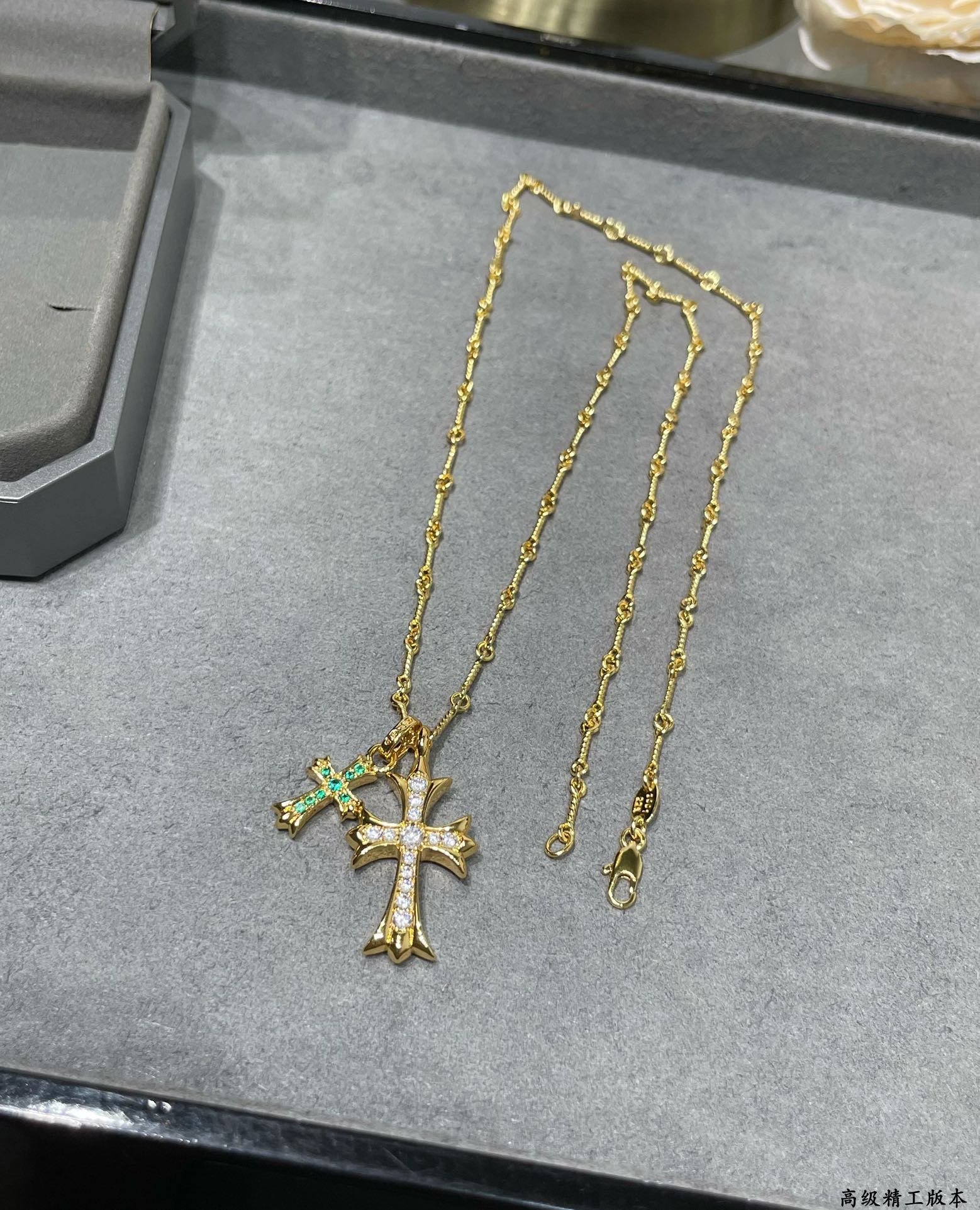 Ch*0me heart double cross green di*m*nd necklace