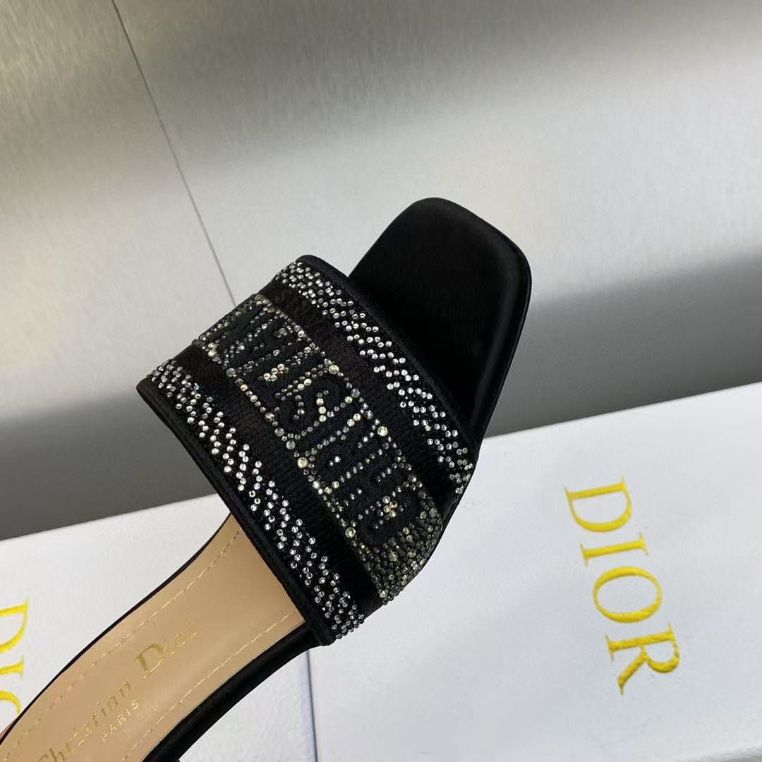 ua D*oramour dway heeled slide