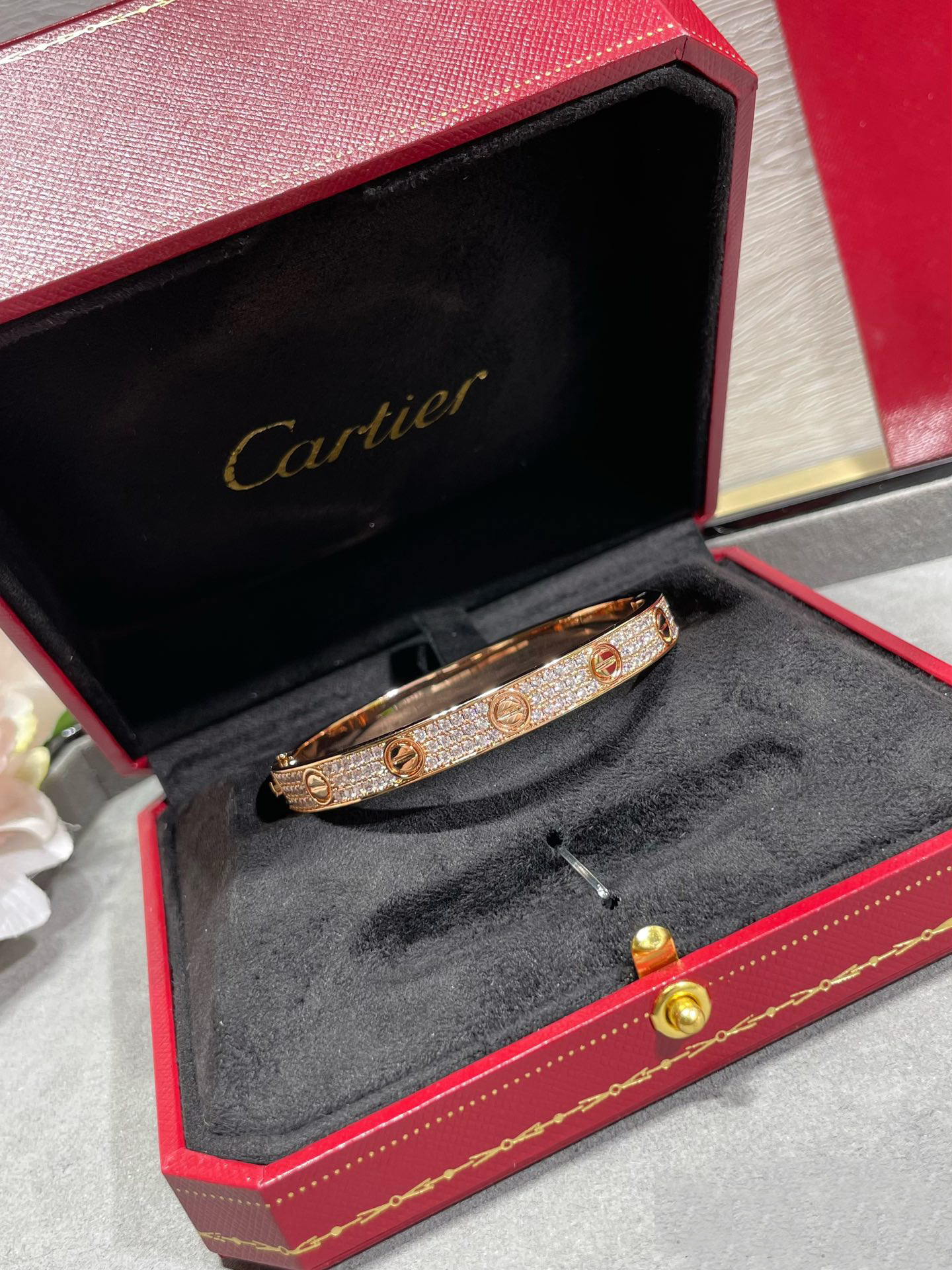 ca*t*er wide Di*m*nd star bracelet