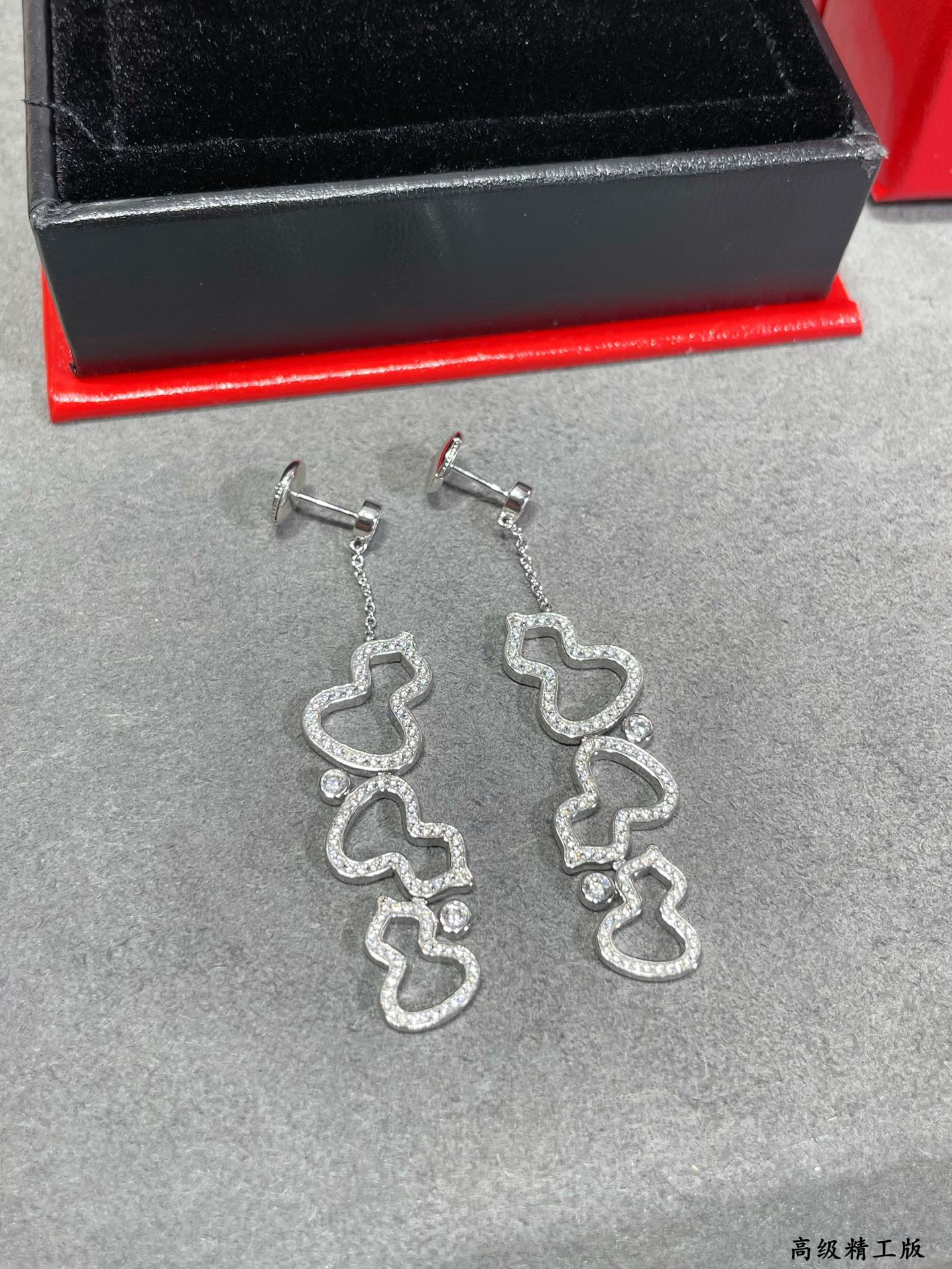 qeelin triple gourd full Di*m*nd stud earrings