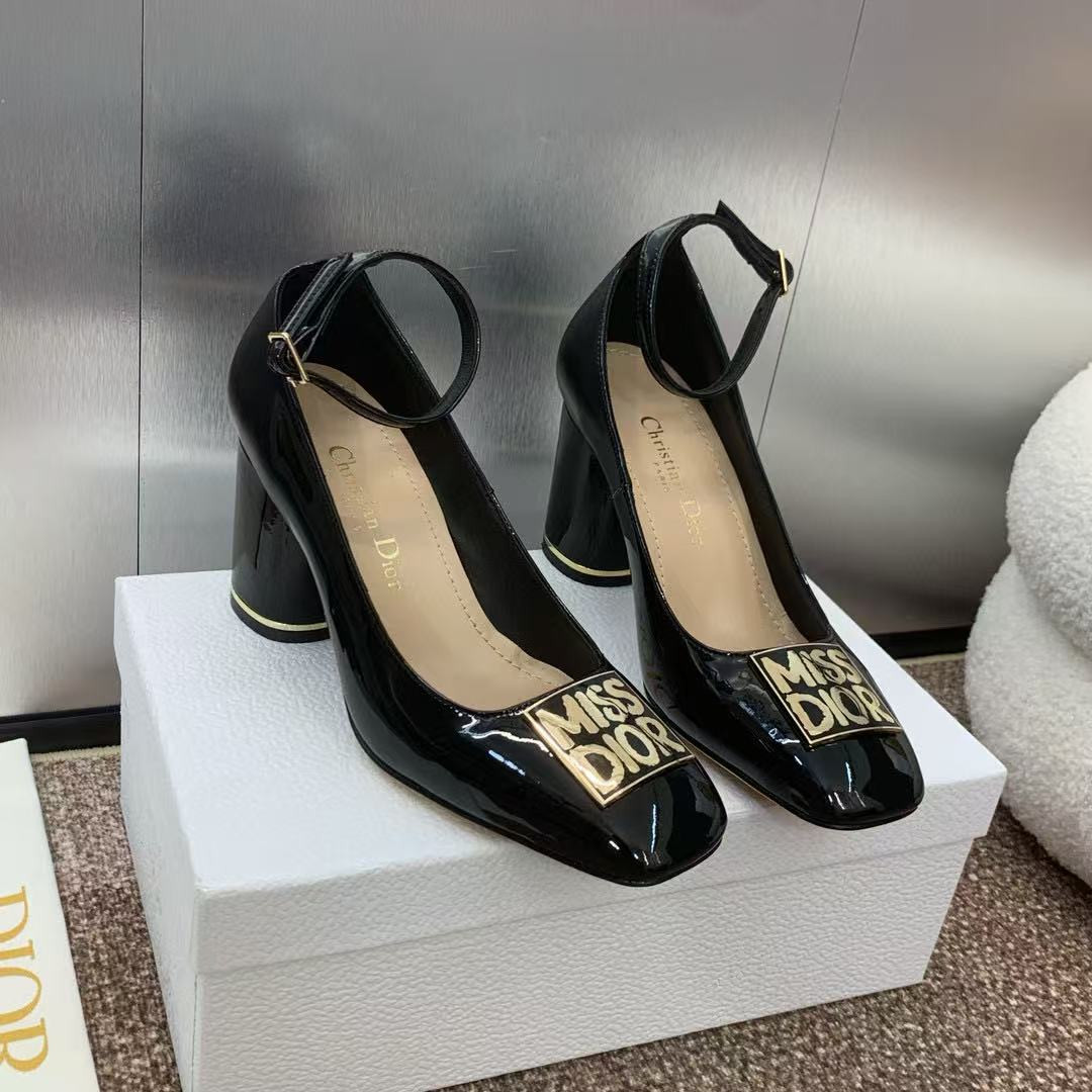 ua D*or miss D*or graffiti pump