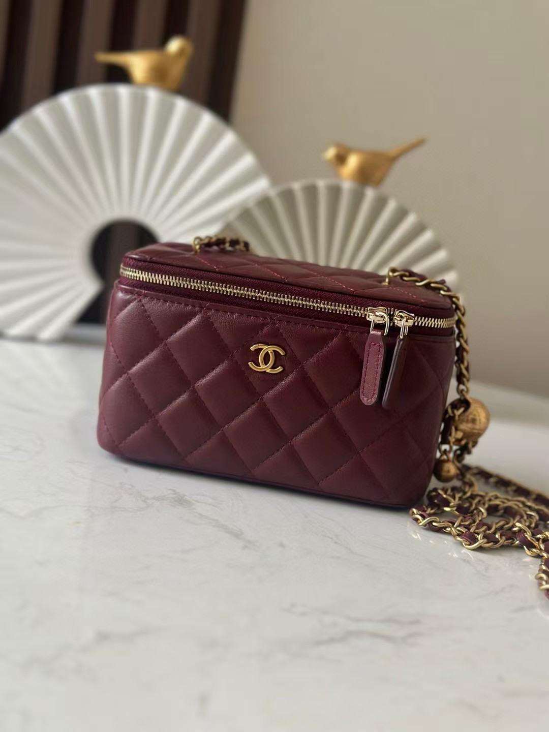 Ch*el vanity with chain 9.5x17x8cm