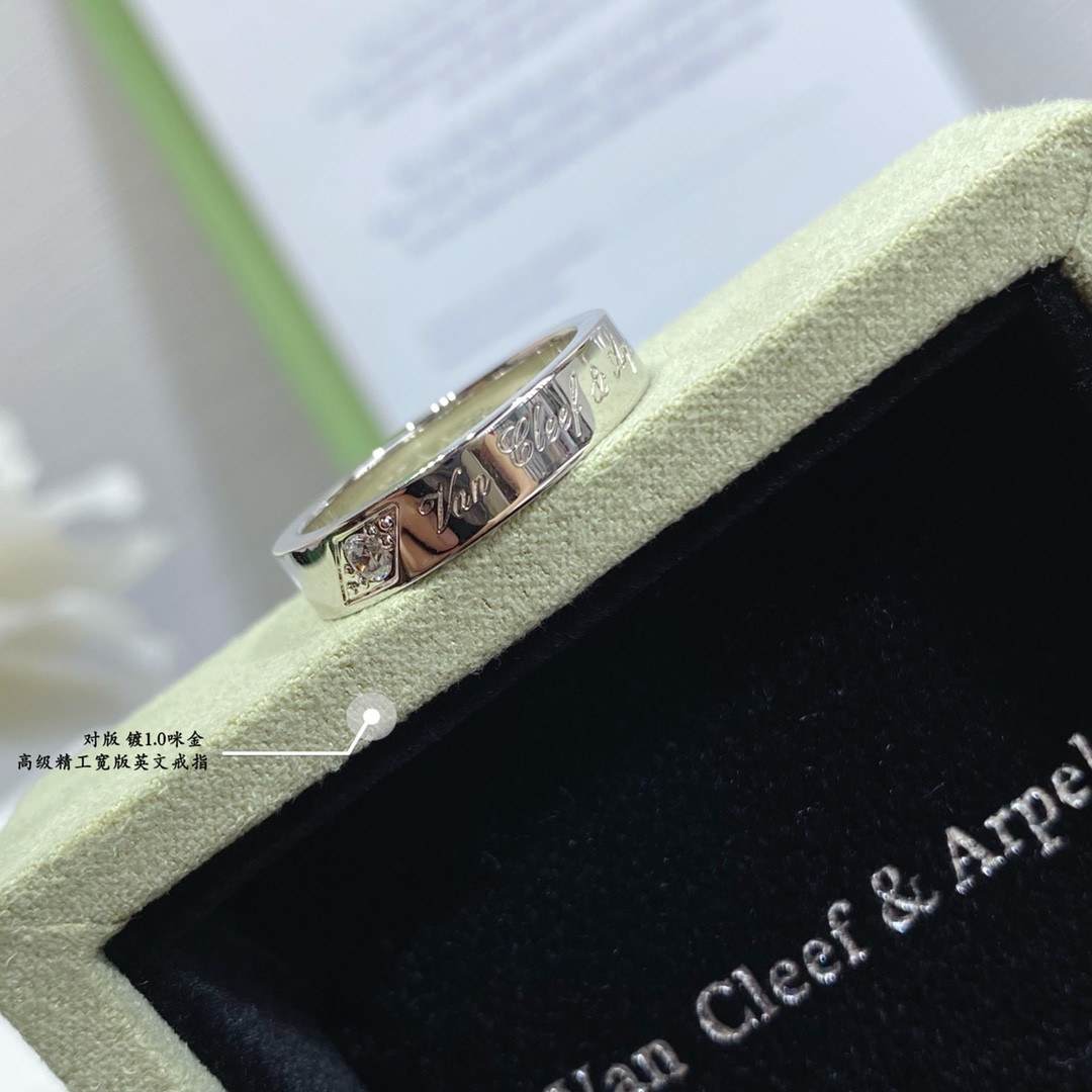 V*N CL*F & arpels narrow english ring