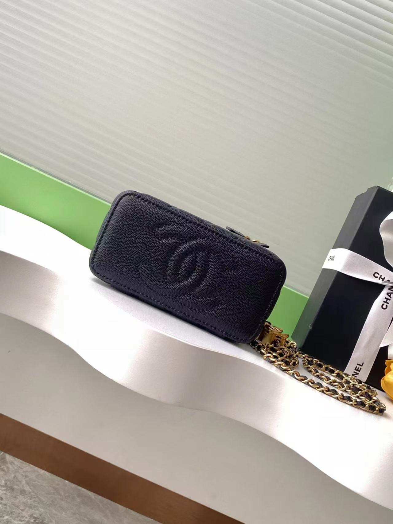 Ch*el vanity with chain 9.5x17x8cm