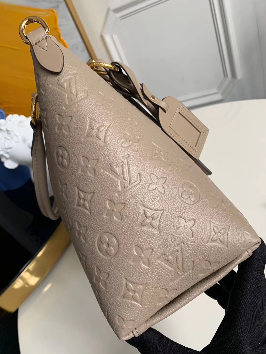 V TOTE MM M44884