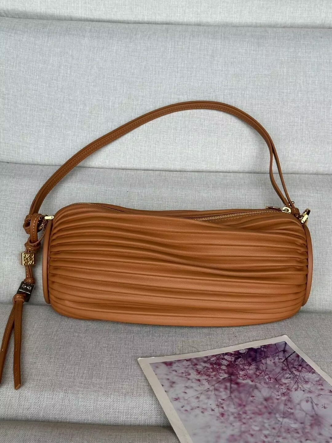 L0ew* bracelet pouch in pleated nappa 25x10x10cm