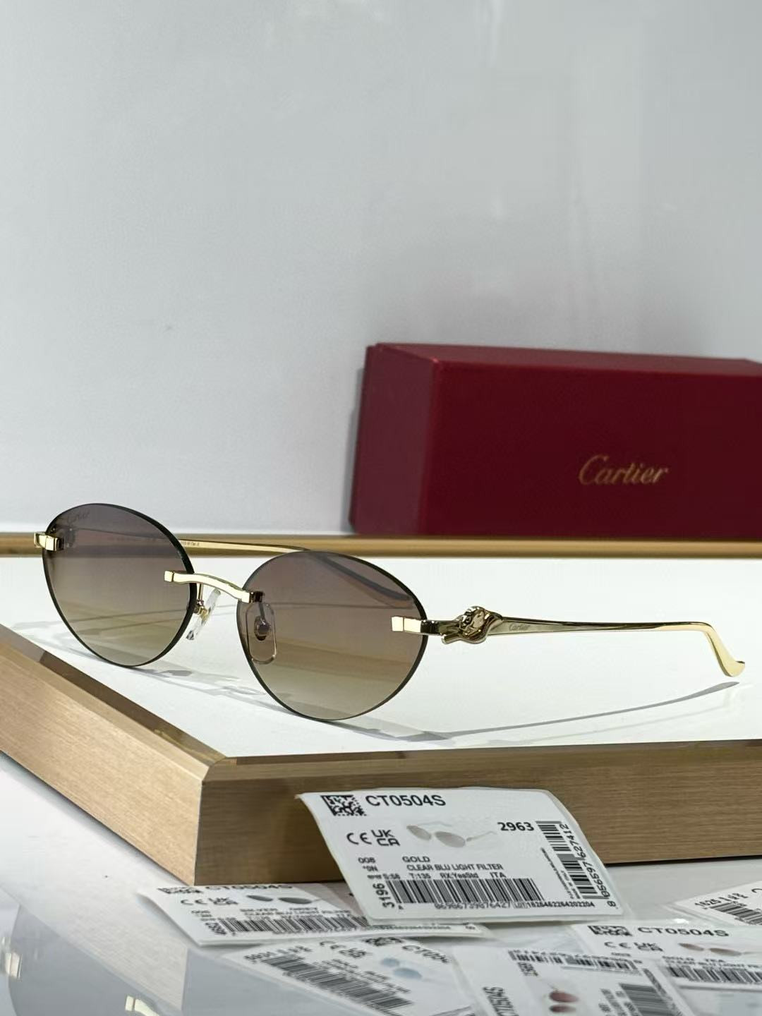 Ca*t*er glasses