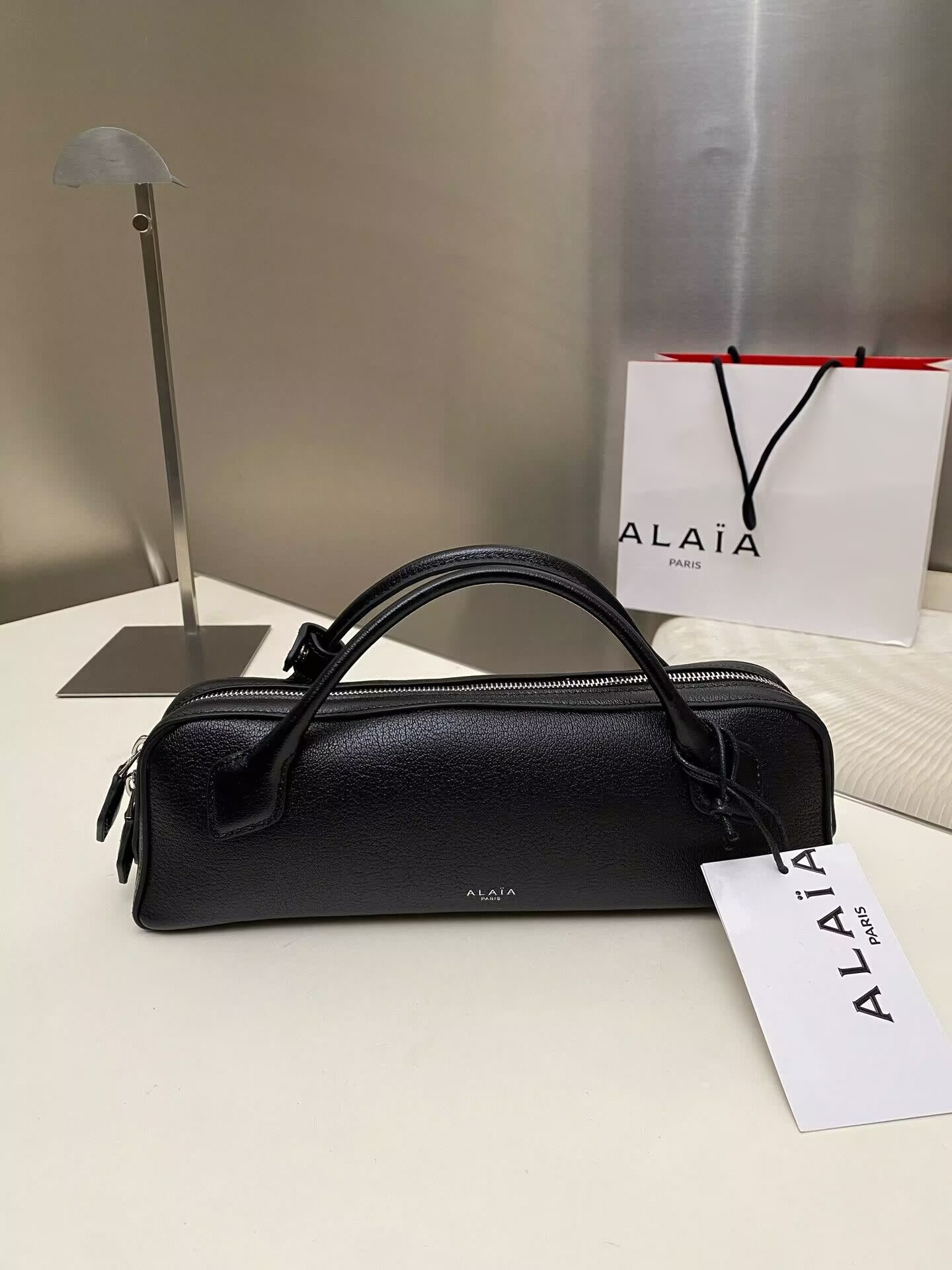 ALAÏA Le Teckel Clutch 31x17x10 cm