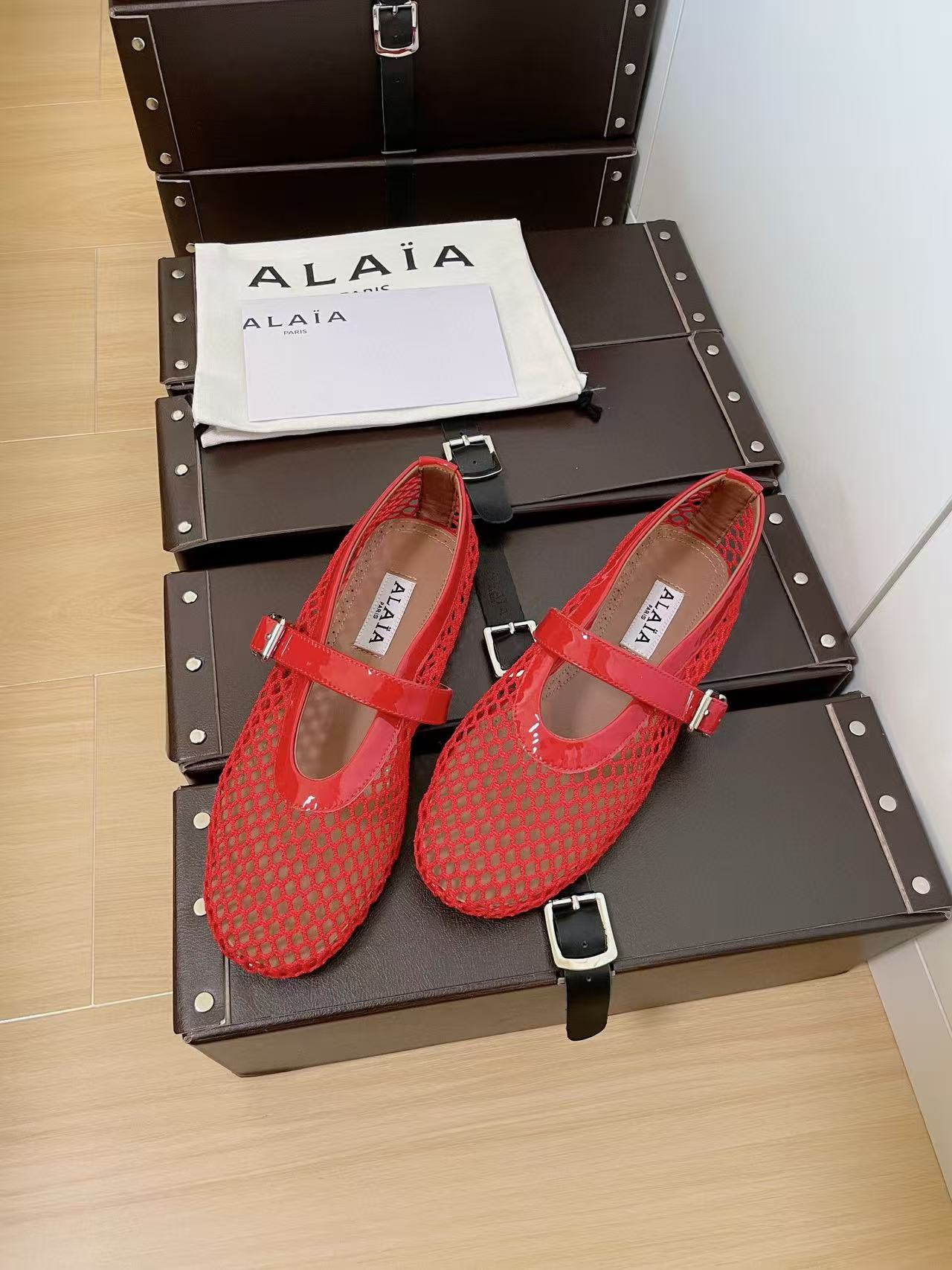 UA ALAÏA BALLET FLATS IN FISHNET