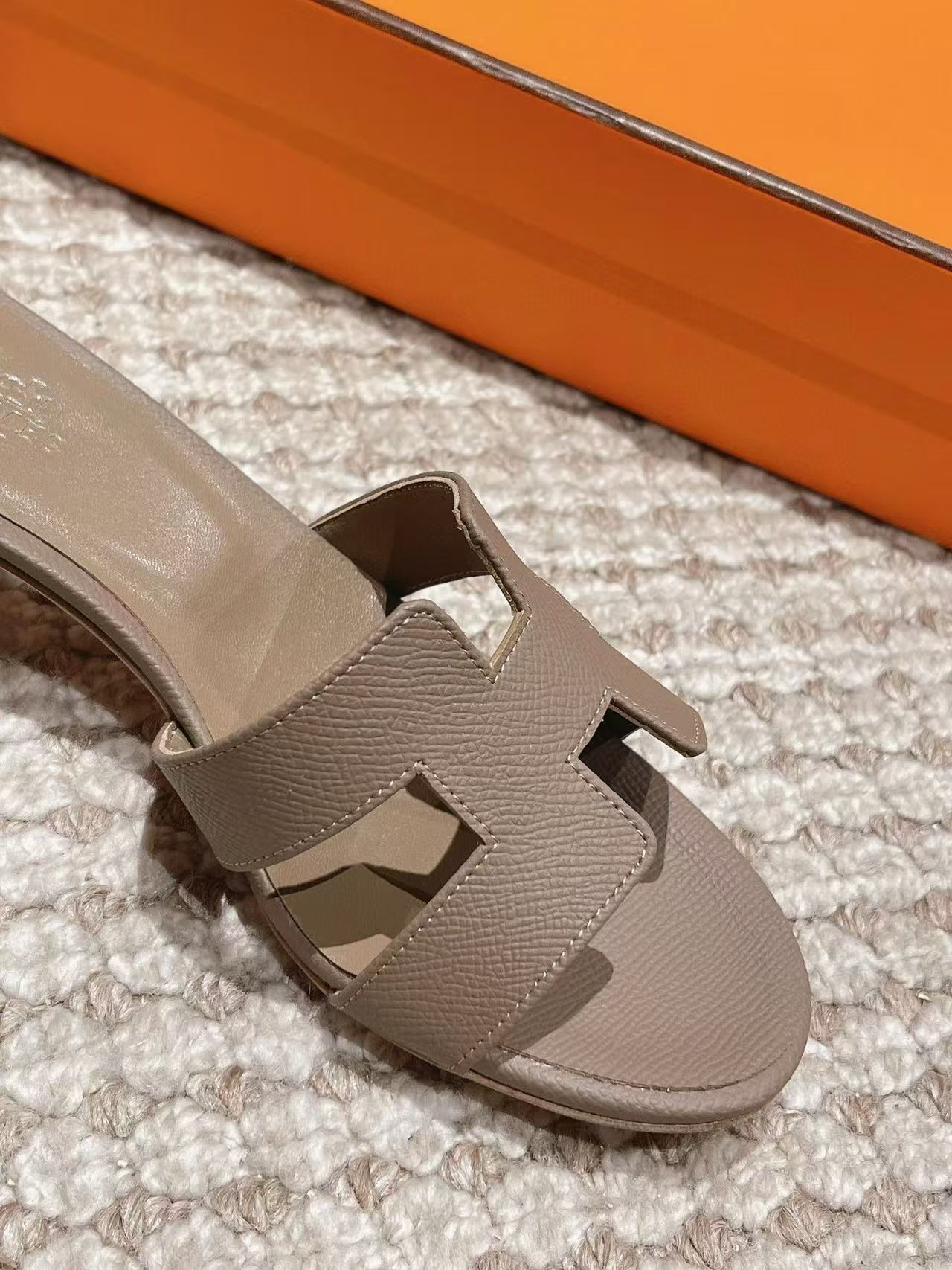 ua H**me5 oasis sandal