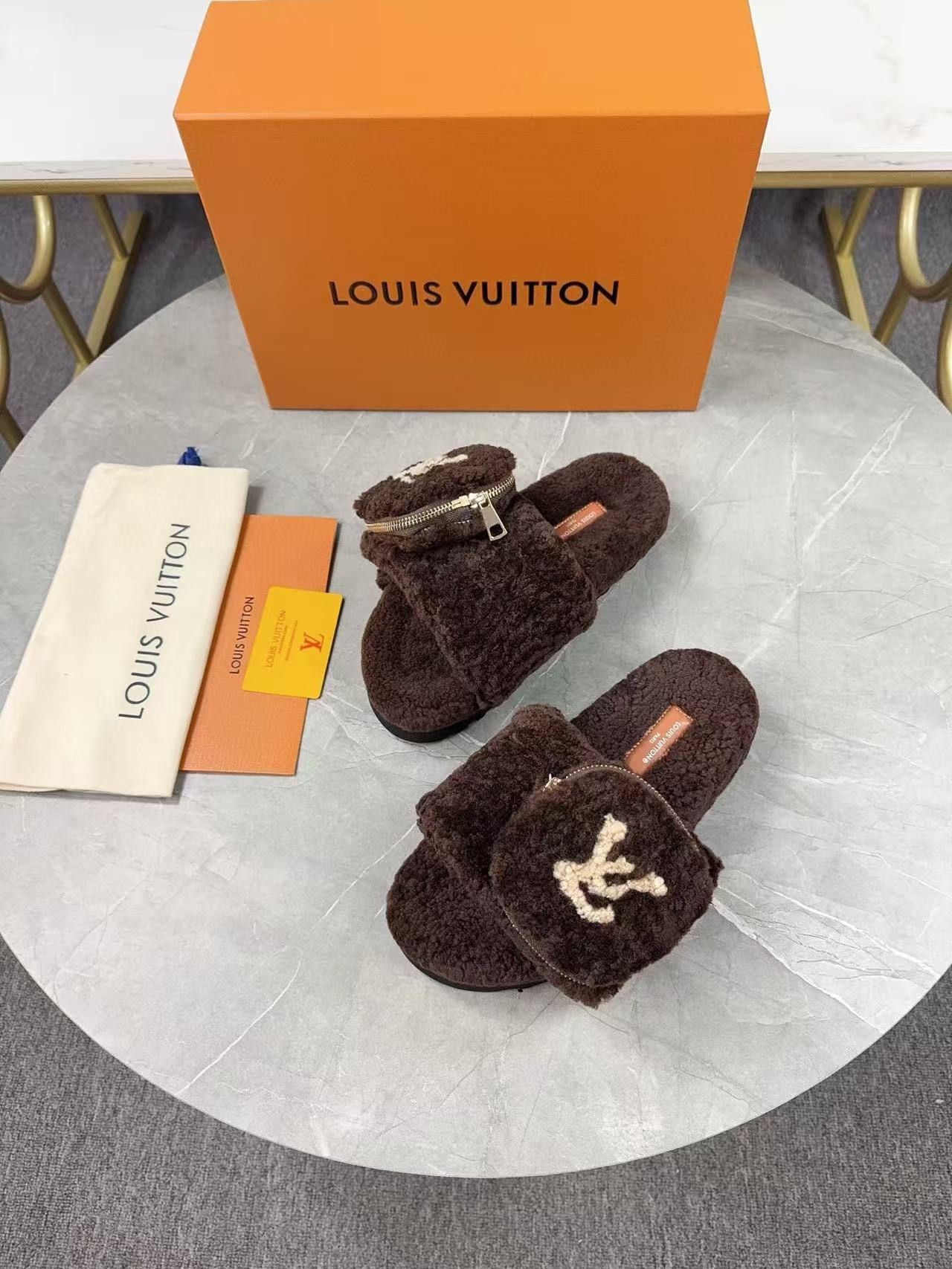 UA LV Slippers