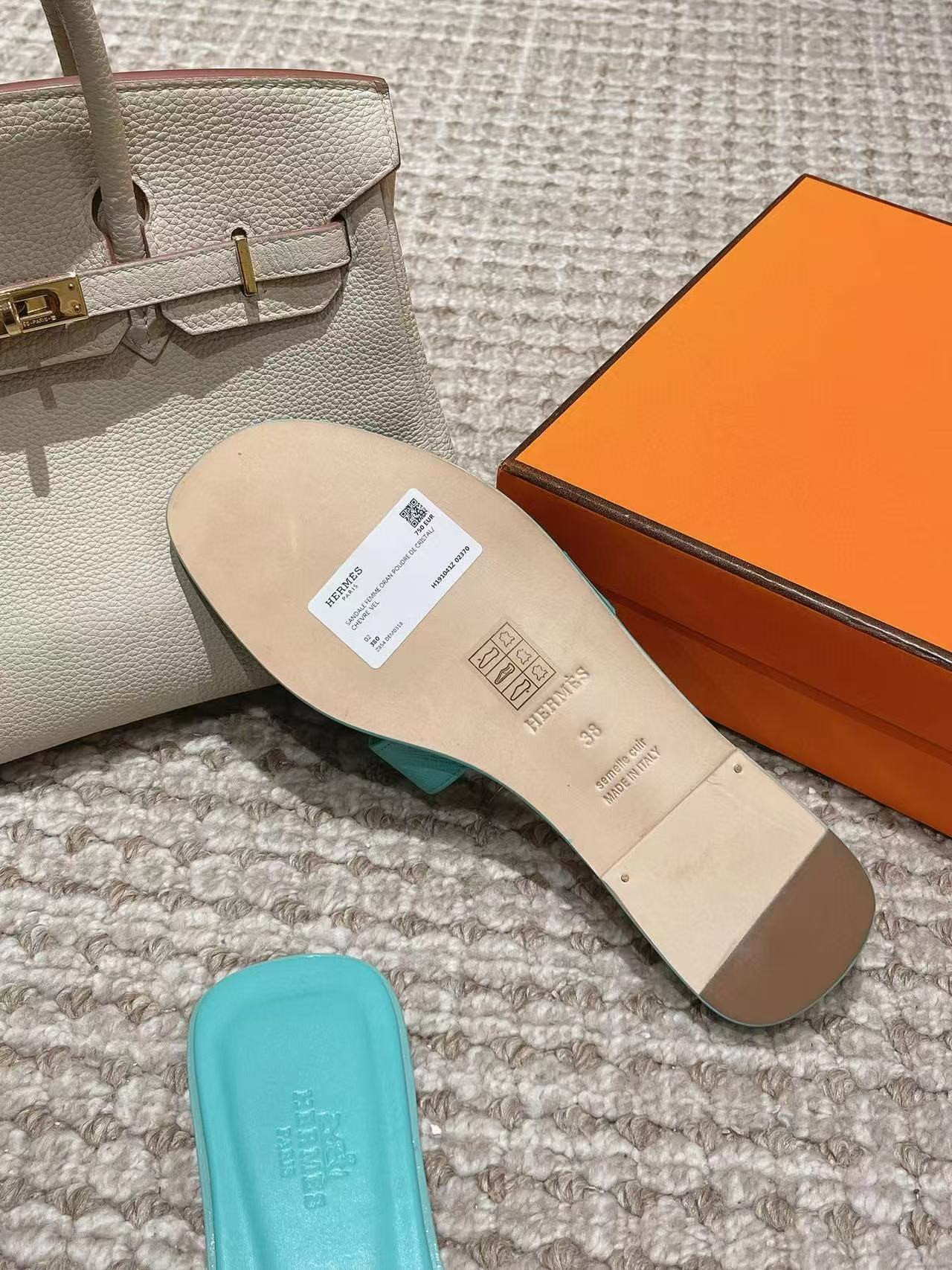ua H**me5 oran sandal