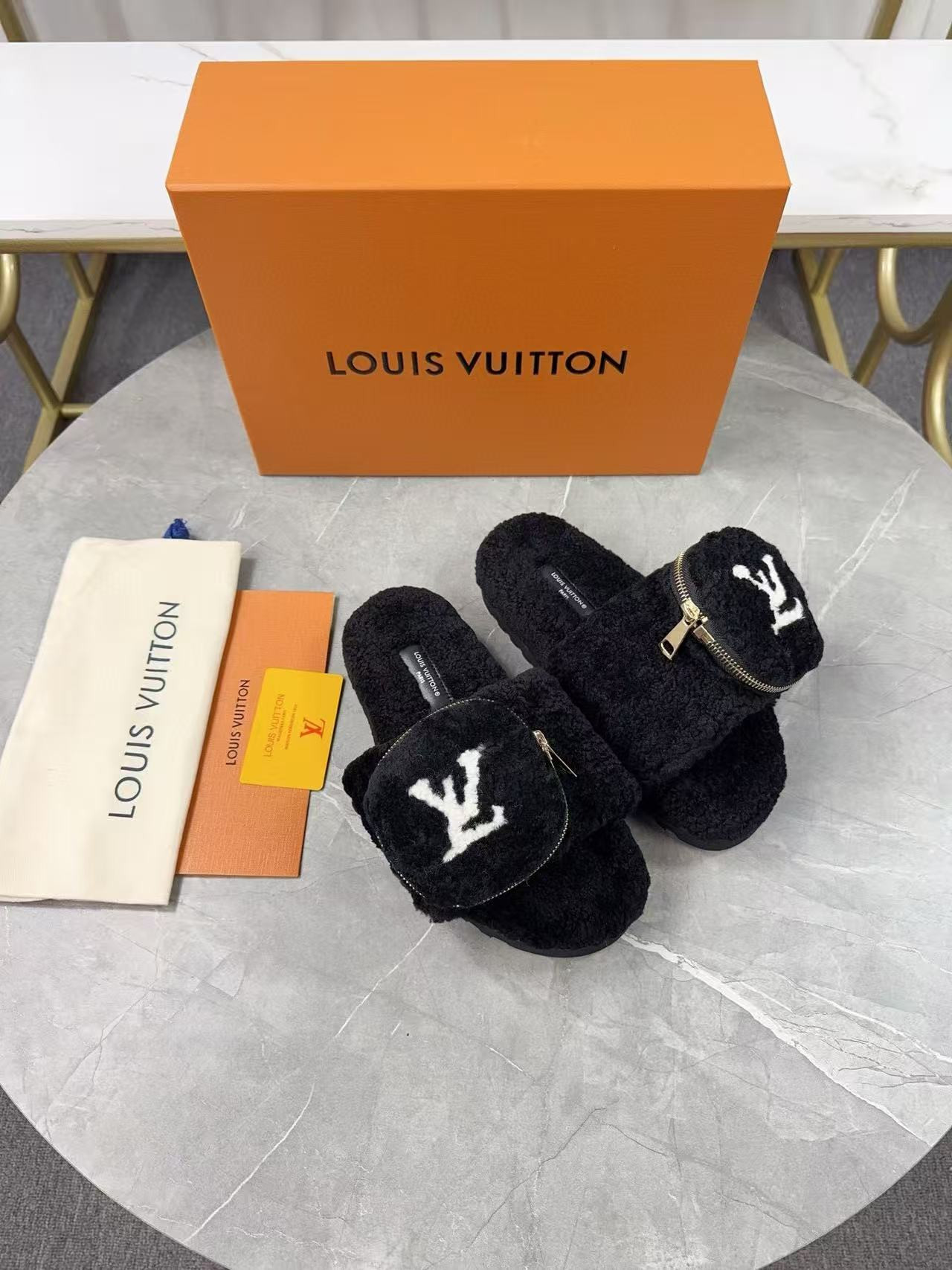 UA LV Slippers
