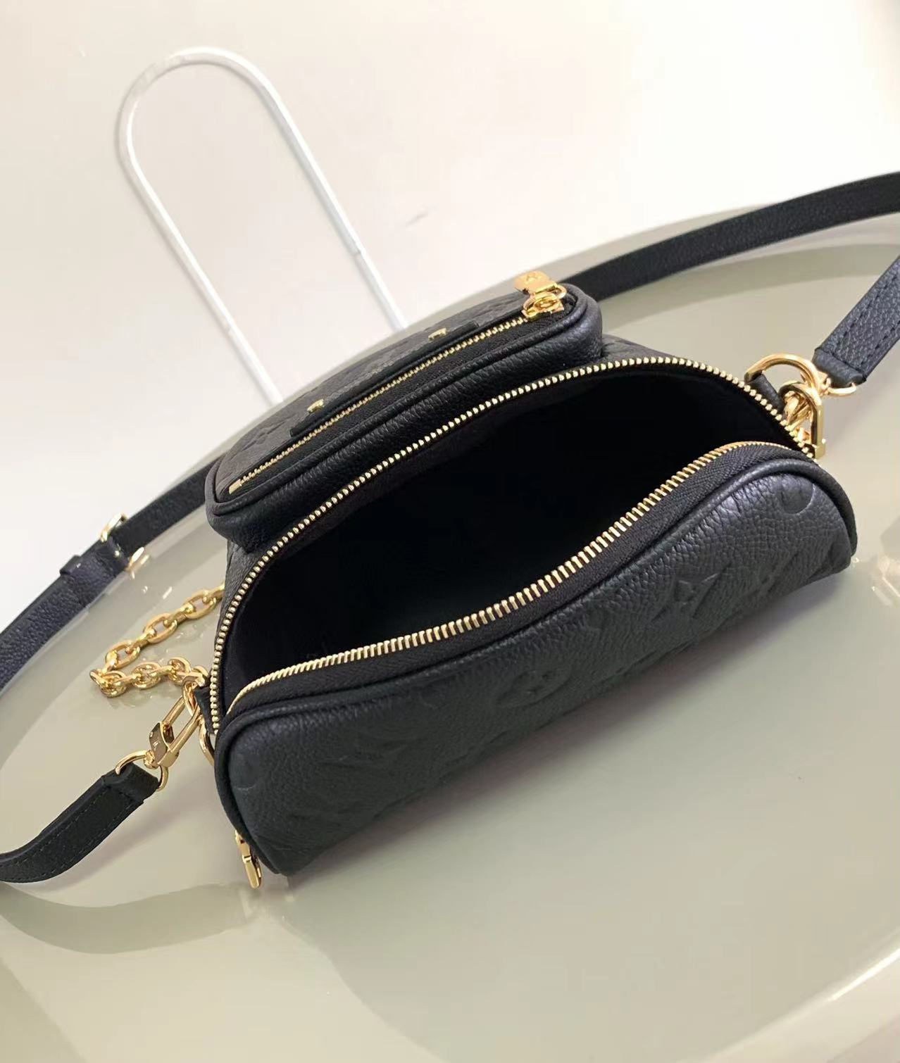 LV Mini Bumbag M46917 17x12x9.5CM