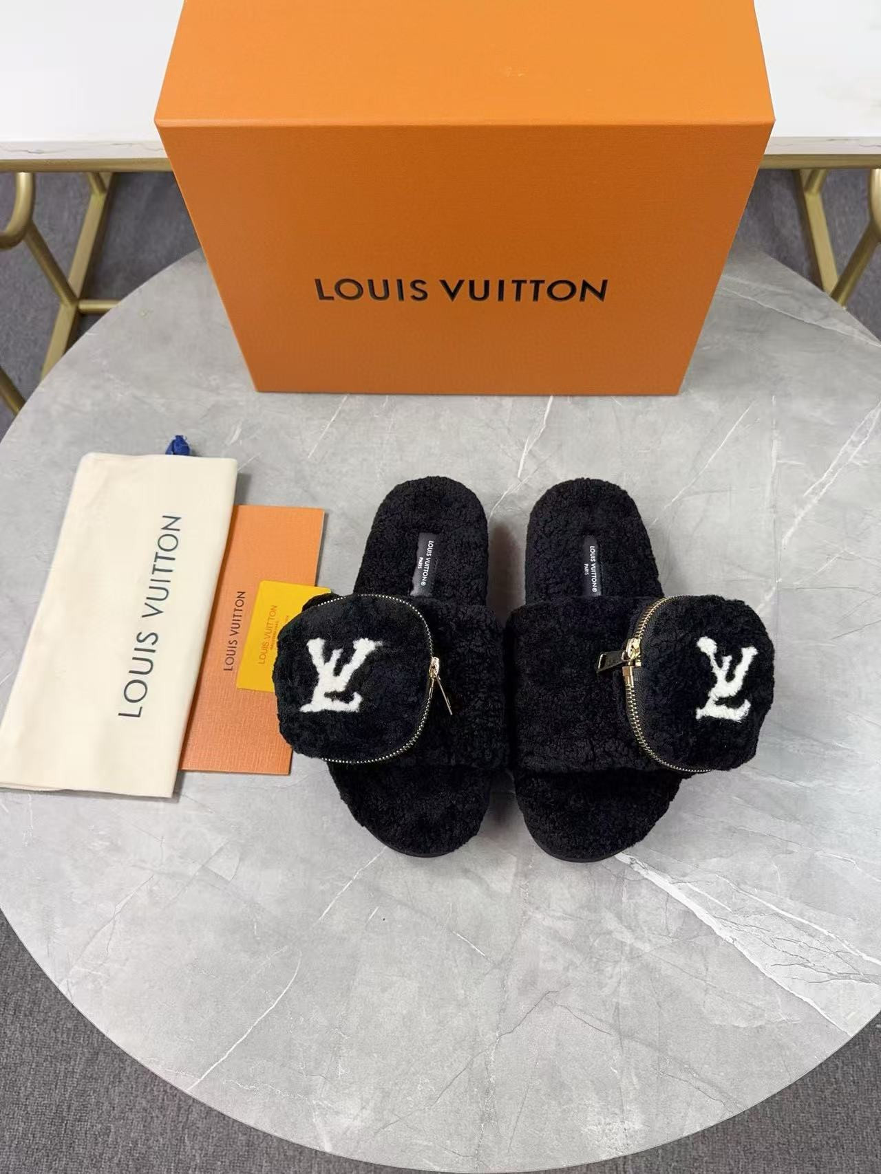 UA LV Slippers