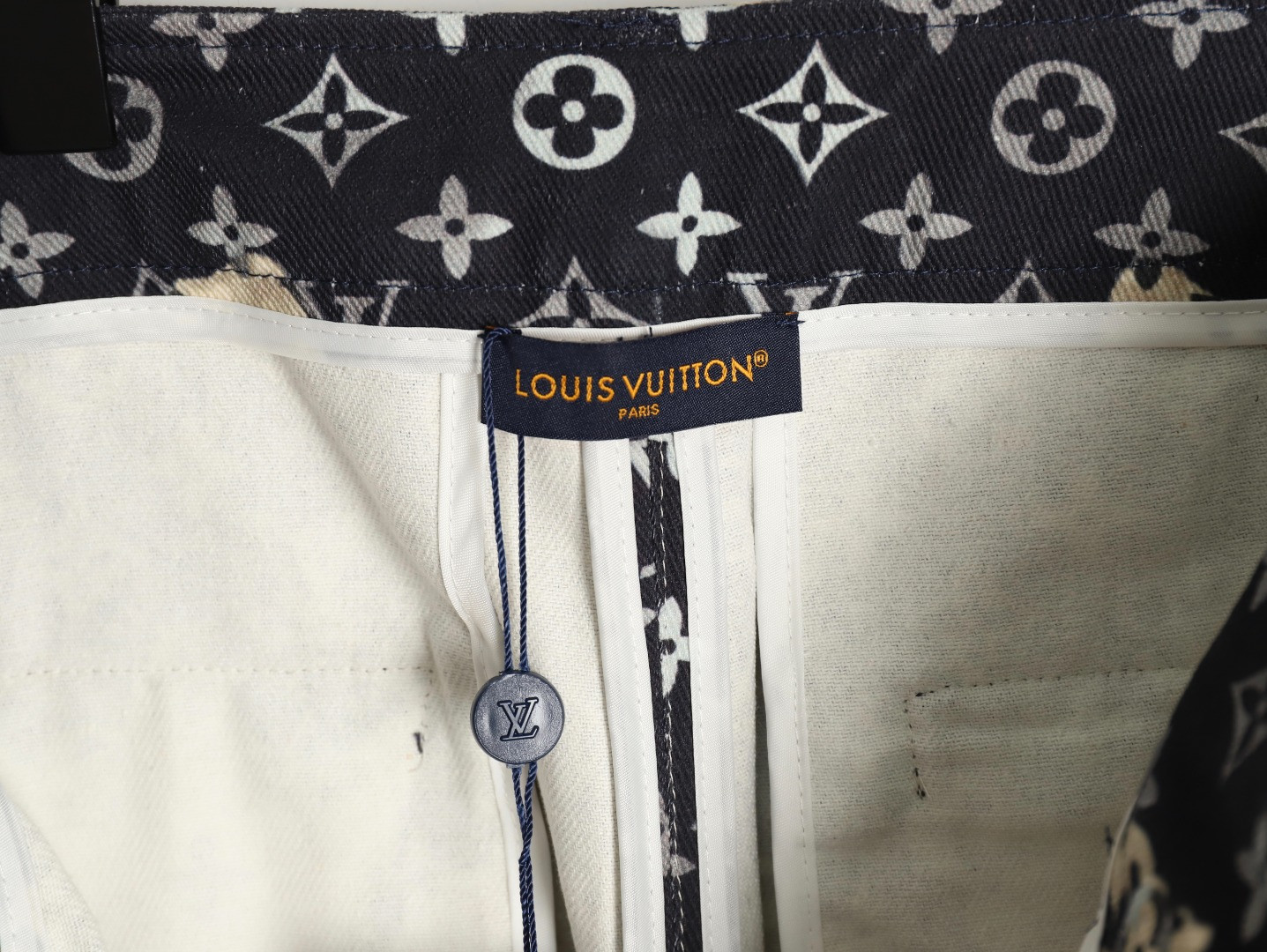 l0*is V*t0n lv shorts