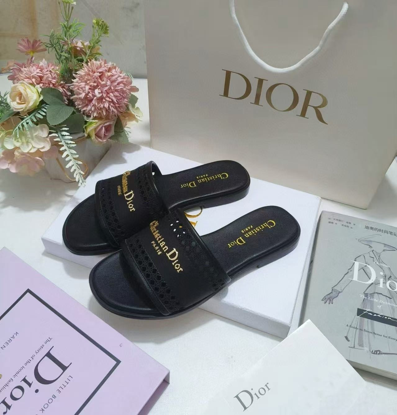 ua D*or d-lane slide black calfskin with openwork microcannage motif